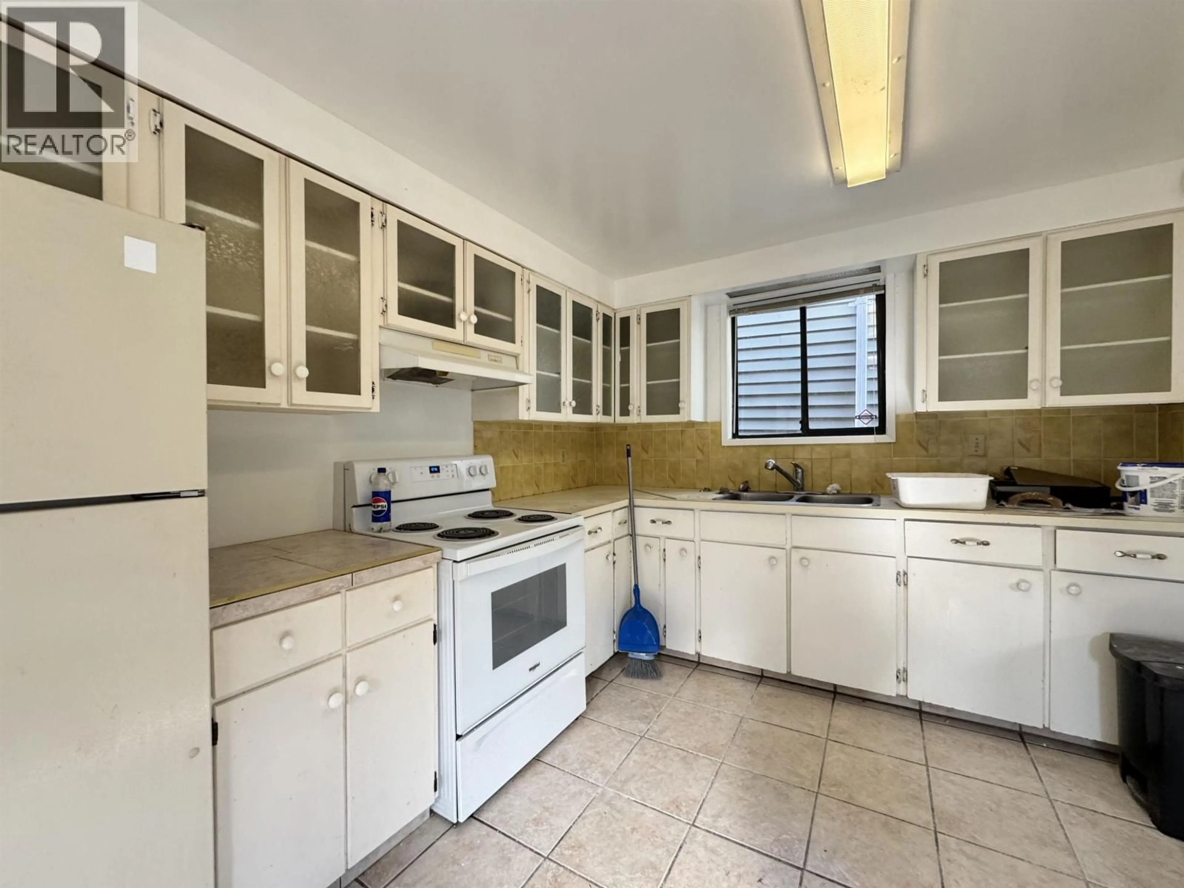 Standard kitchen, ceramic/tile floor for 537 9TH AVENUE, Prince Rupert British Columbia V8J2S9