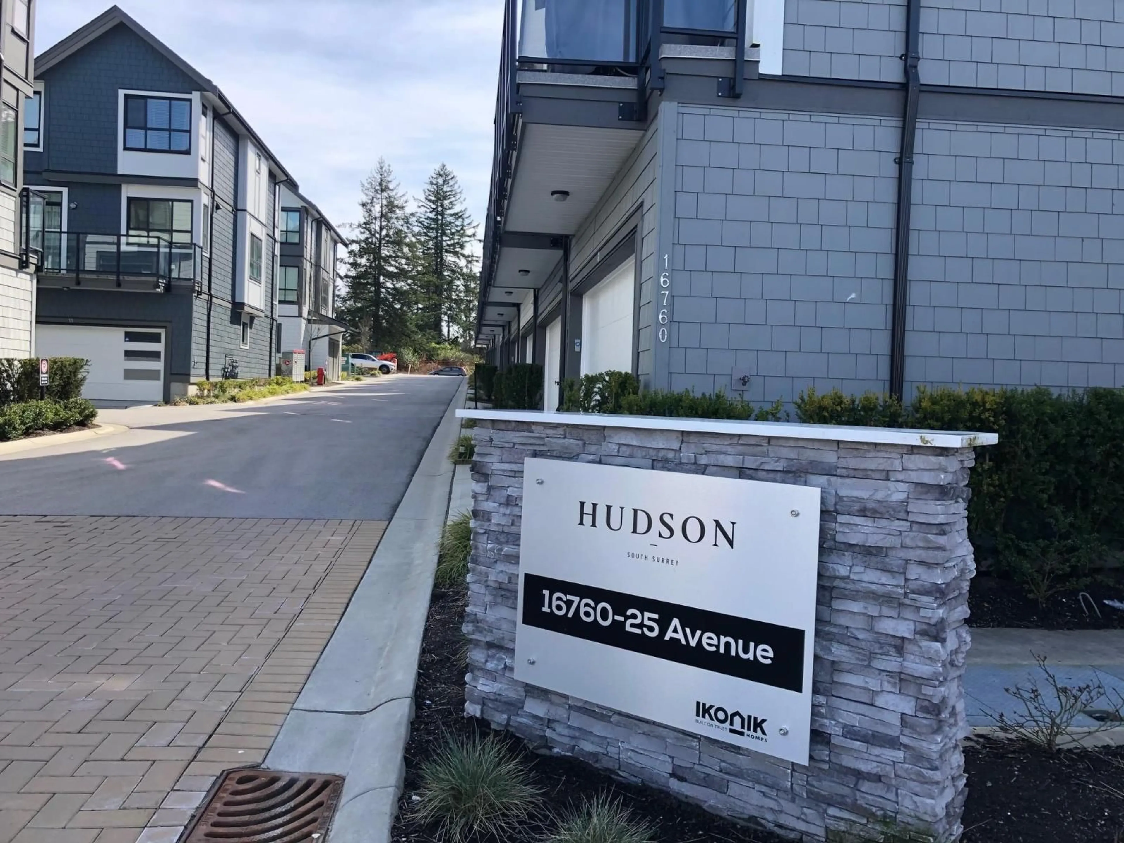 Indoor foyer for 13 - 16760 25 AVENUE, Surrey British Columbia V3Z0W4