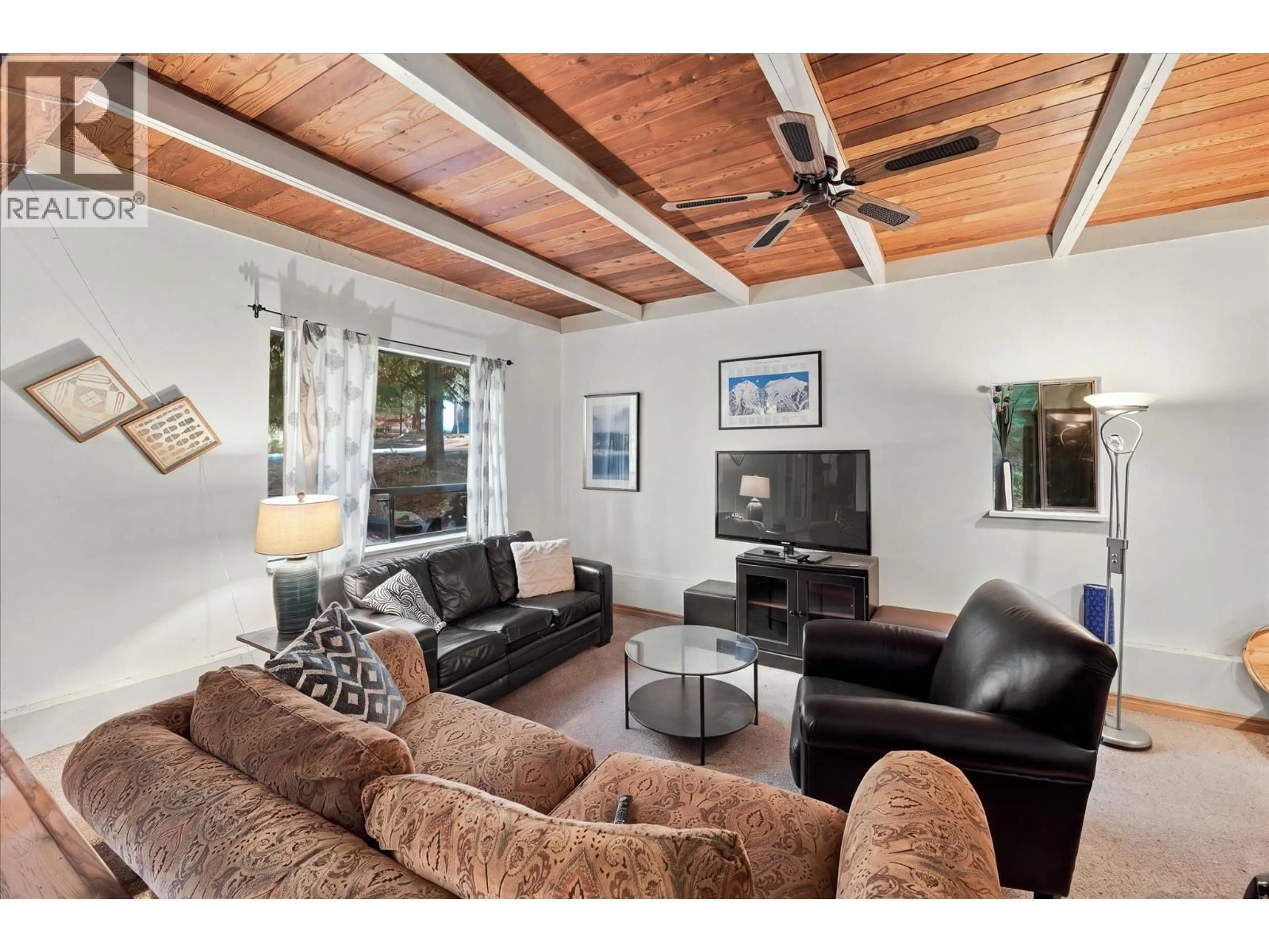 Living room with furniture, wood/laminate floor for 6533 BALSAM WAY, Whistler British Columbia V8E0C5