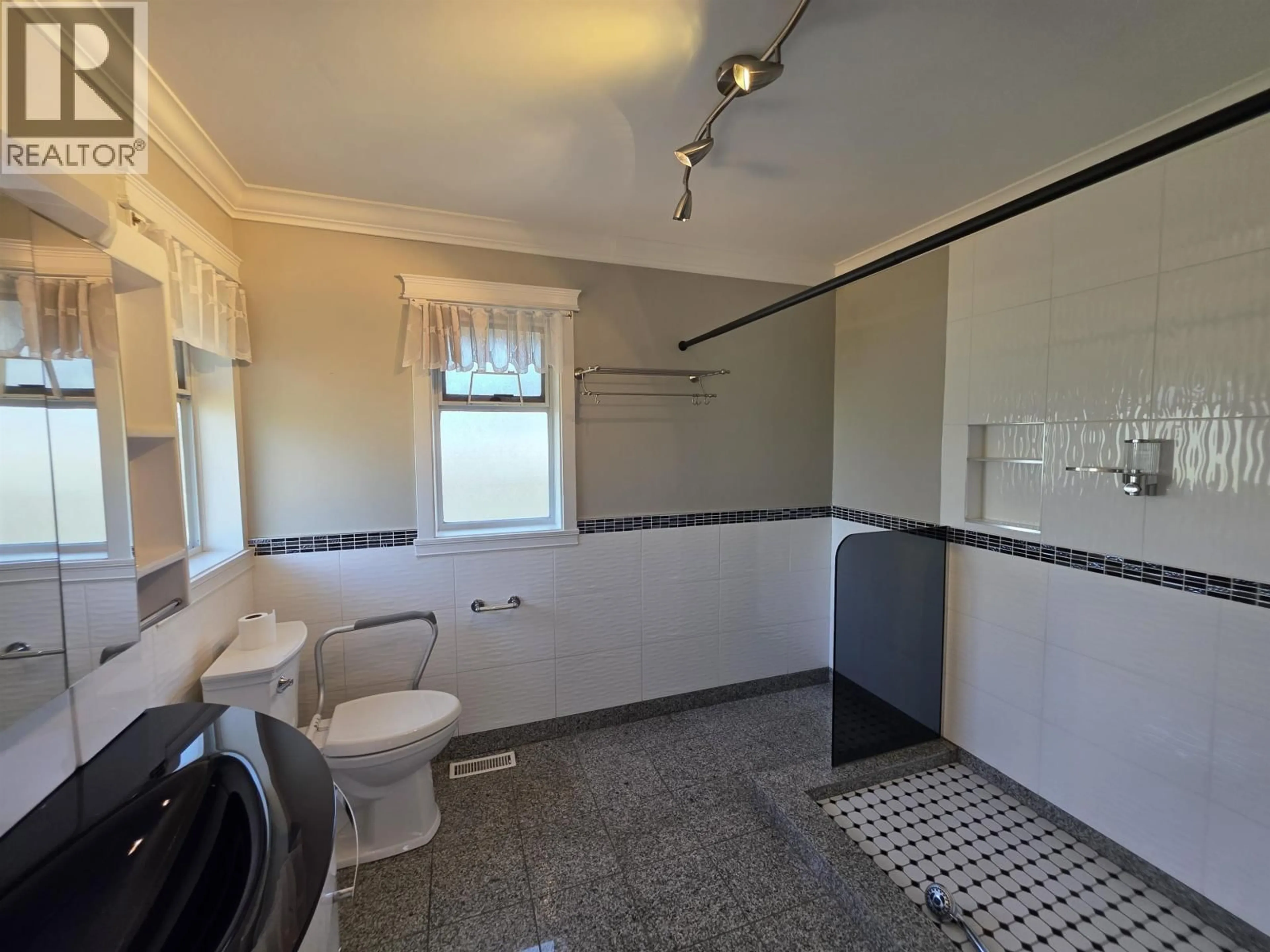 Standard bathroom, ceramic/tile floor for 2049 POEL PLACE, Port Coquitlam British Columbia V3C5H9