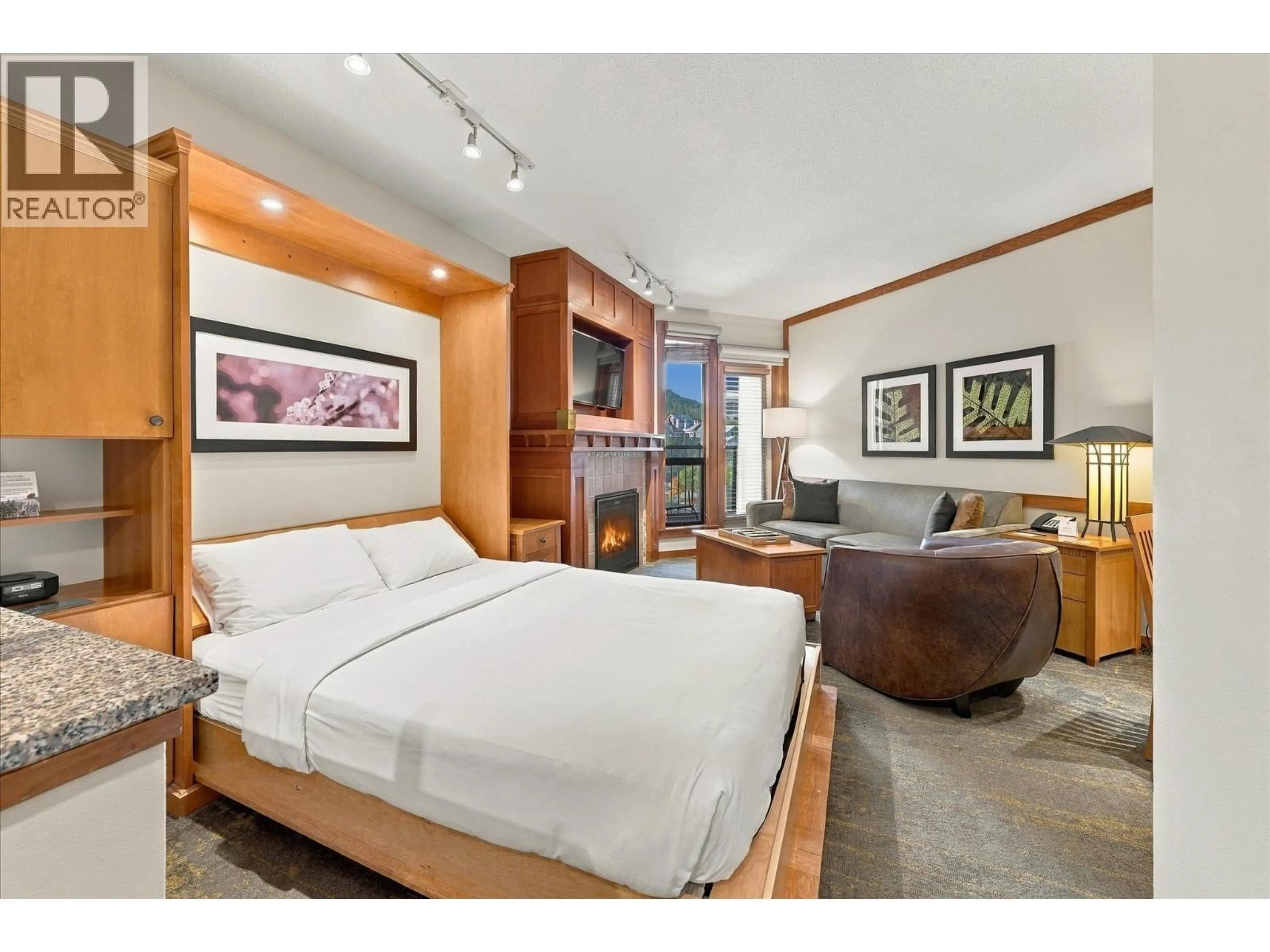 Bedroom with bed, unknown for 520 - 4320 SUNDIAL CRESCENT, Whistler British Columbia V8E1G6