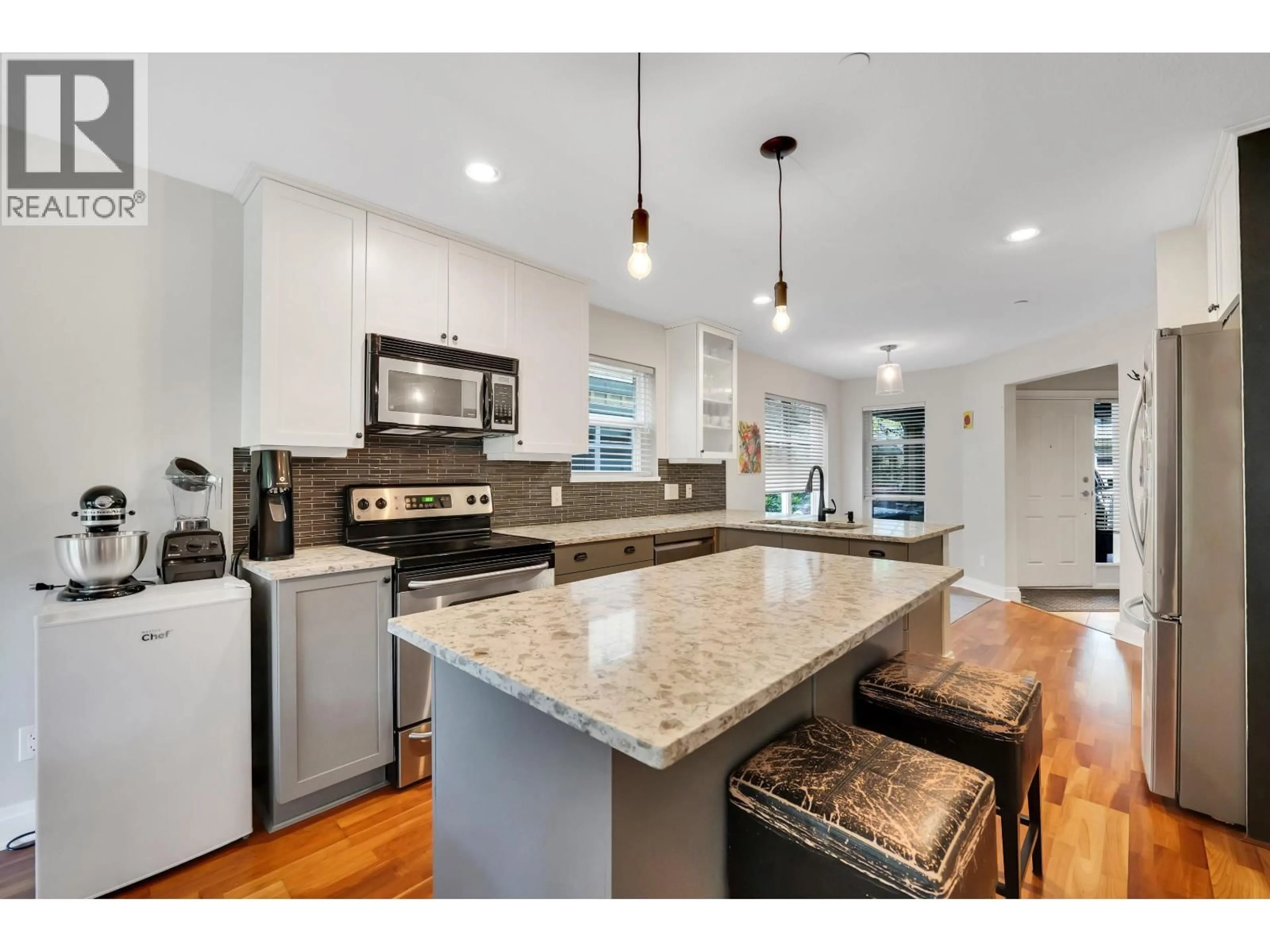 Open concept kitchen, unknown for 53 - 41050 TANTALUS ROAD, Squamish British Columbia V8E0M6