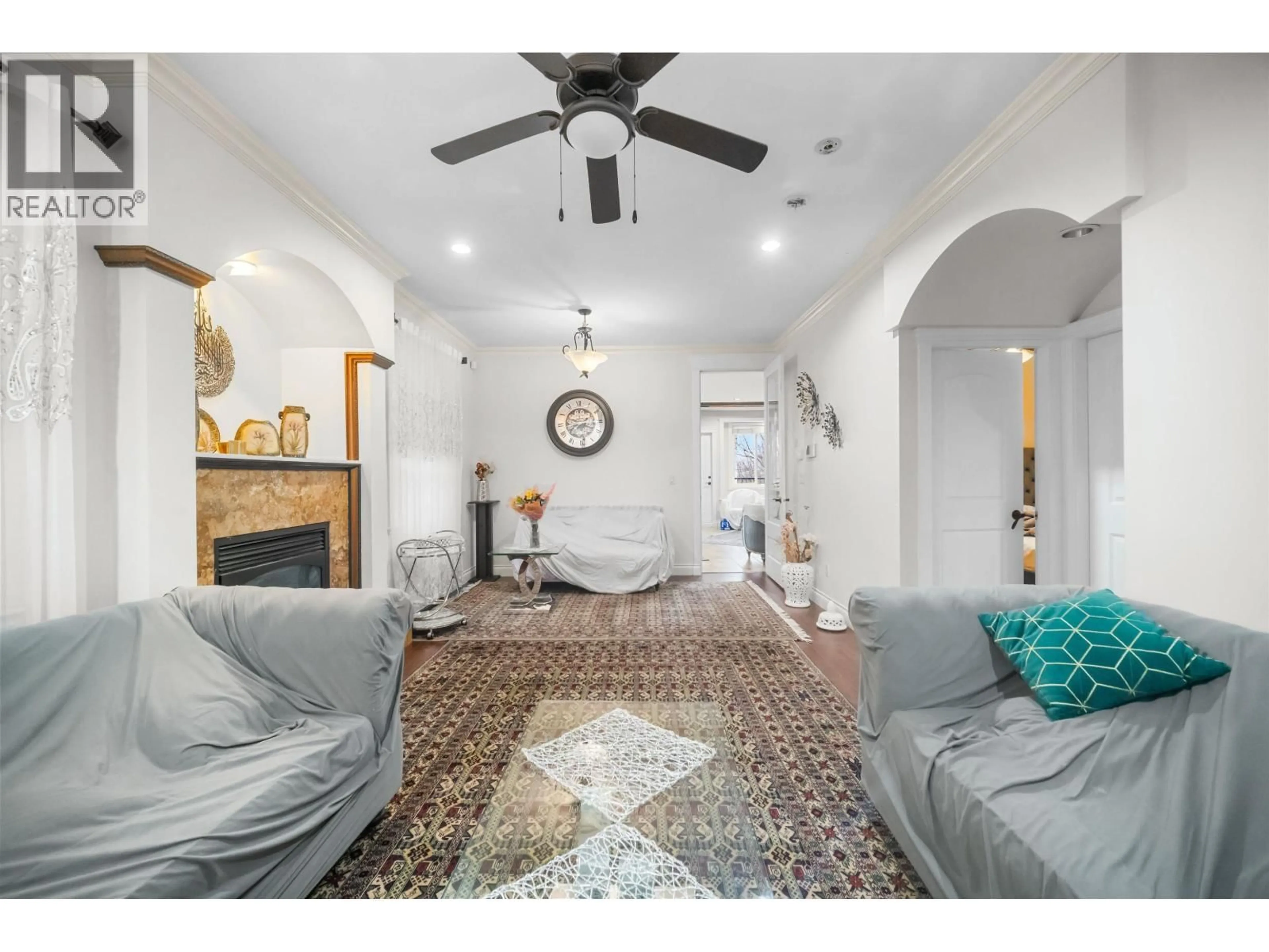 Living room with furniture, ceramic/tile floor for 312 JARDINE STREET, New Westminster British Columbia V3M5M5