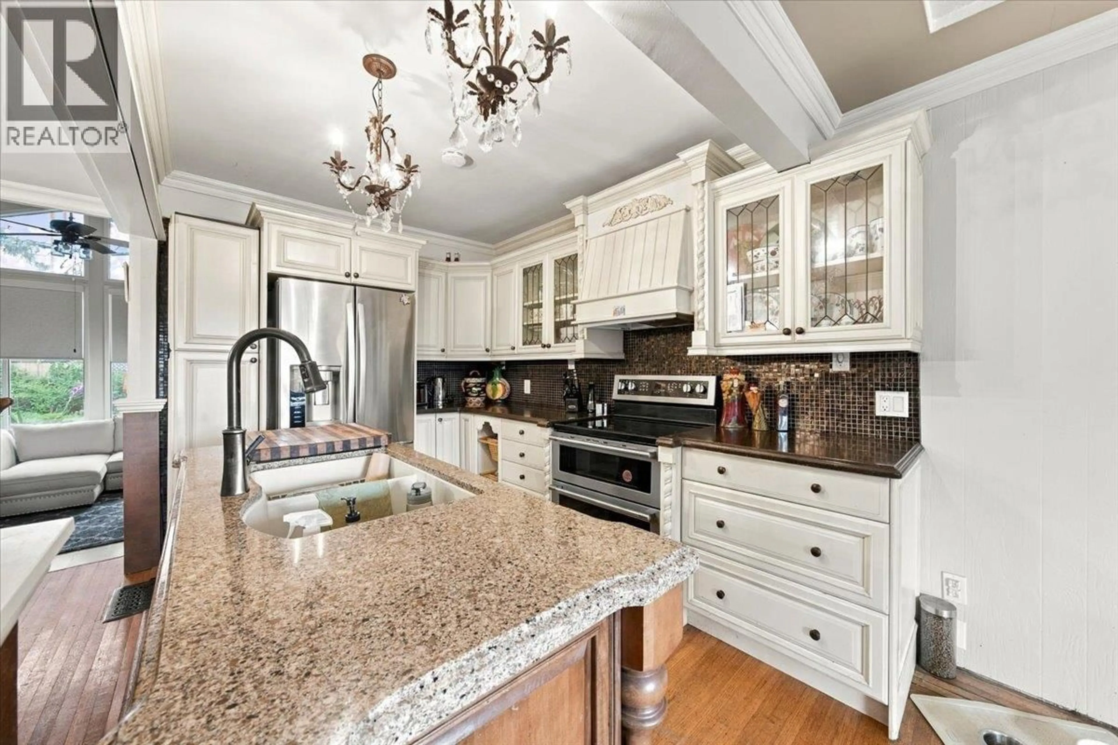 Open concept kitchen, ceramic/tile floor for 6009 ELGIN AVENUE, Burnaby British Columbia V5H3S3
