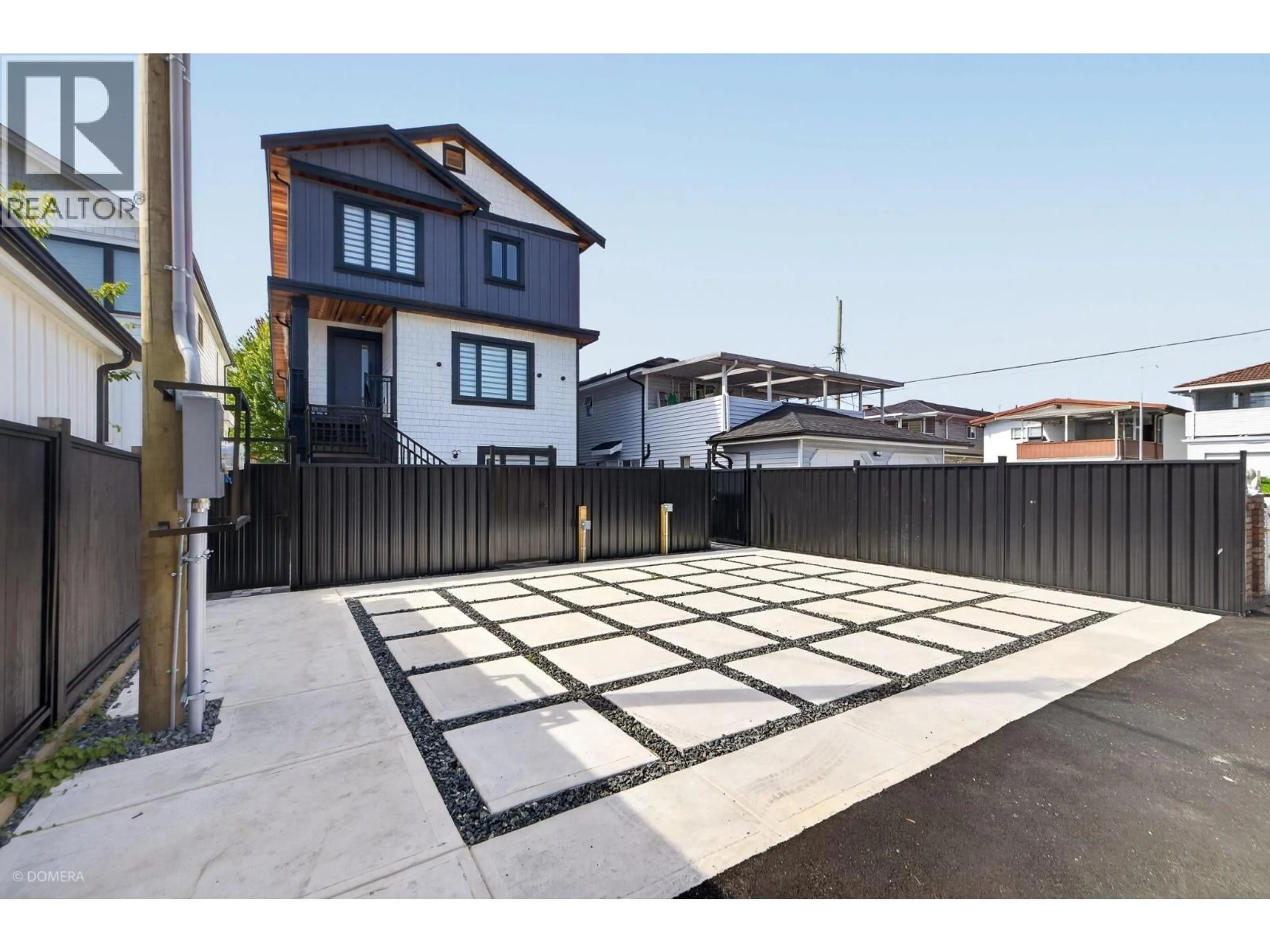 Unknown for 3 - 2035 51ST AVENUE, Vancouver British Columbia V5P4M1