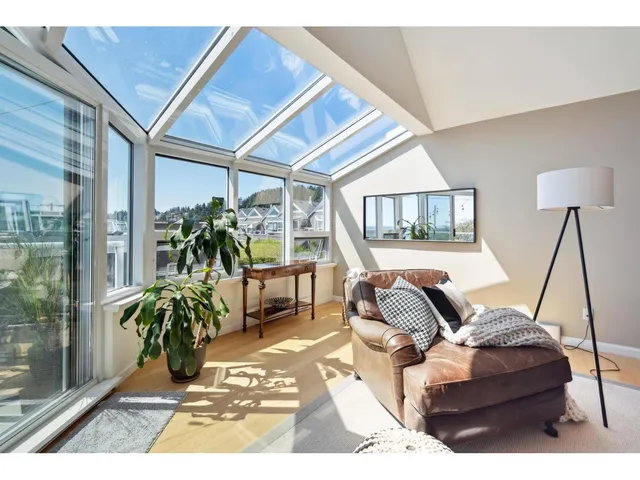 1107 ELM STREET, White Rock 3