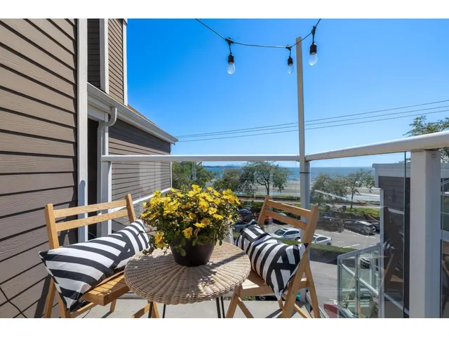 1107 ELM STREET, White Rock 5