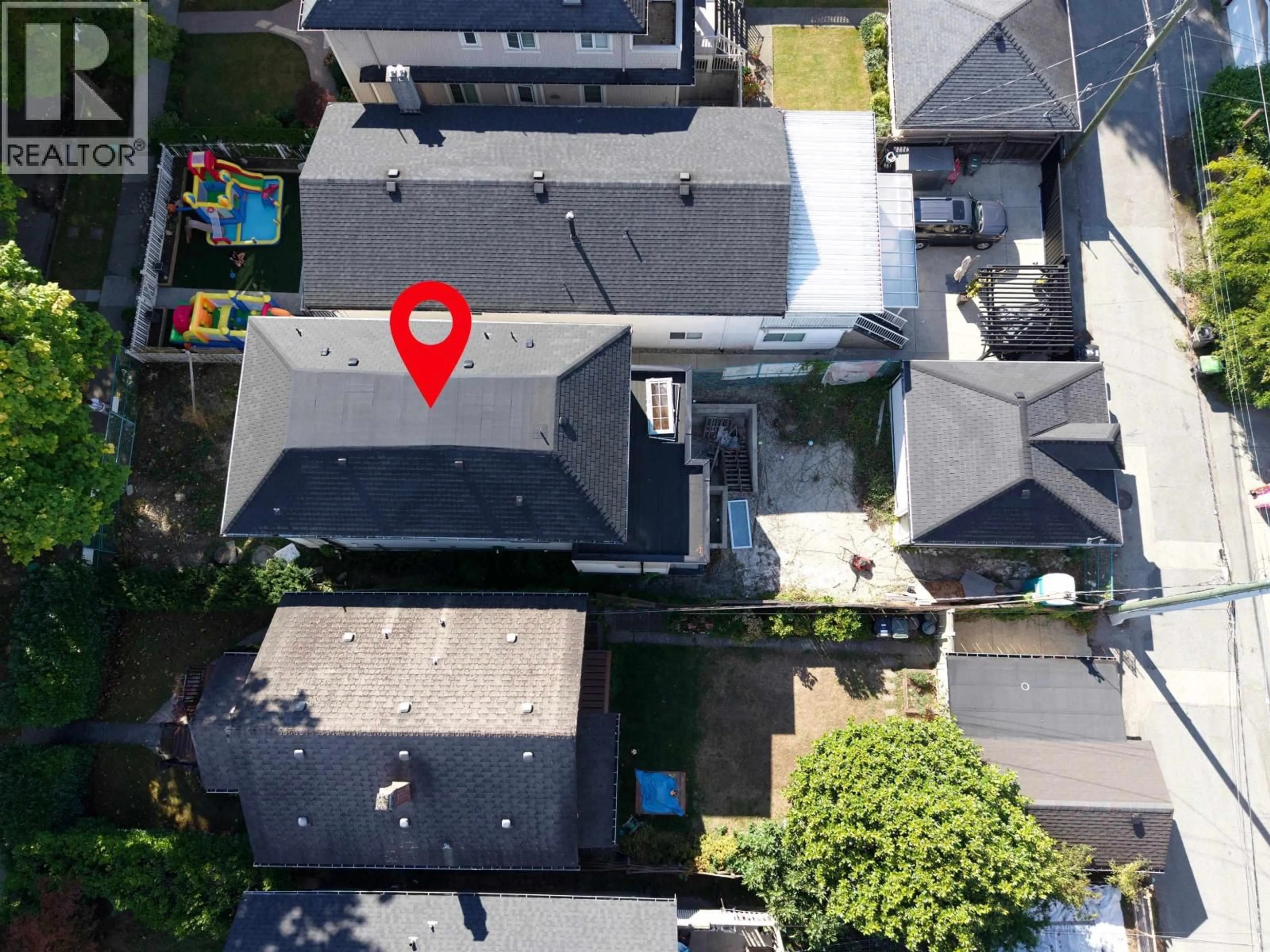 A pic from outside/outdoor area/front of a property/back of a property/a pic from drone, street for 2911 34TH AVENUE, Vancouver British Columbia V6N2J9