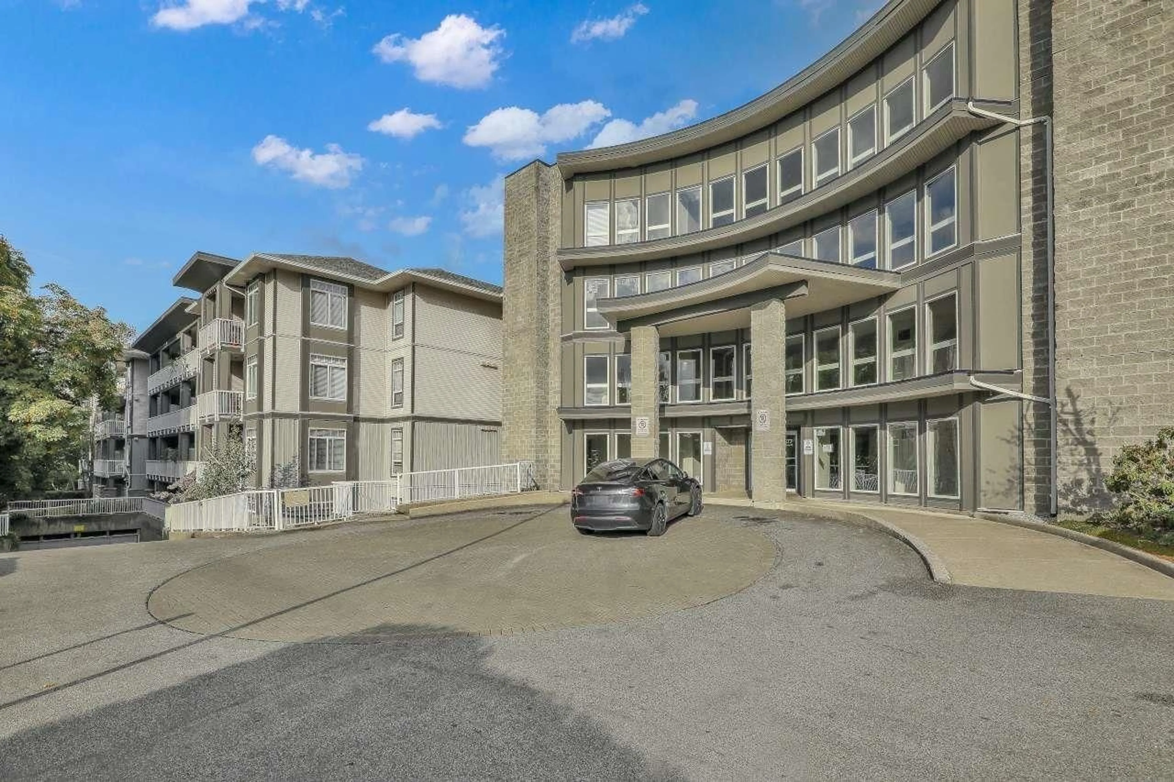 Unknown for 220 - 13277 108 AVENUE, Surrey British Columbia V3T0A9