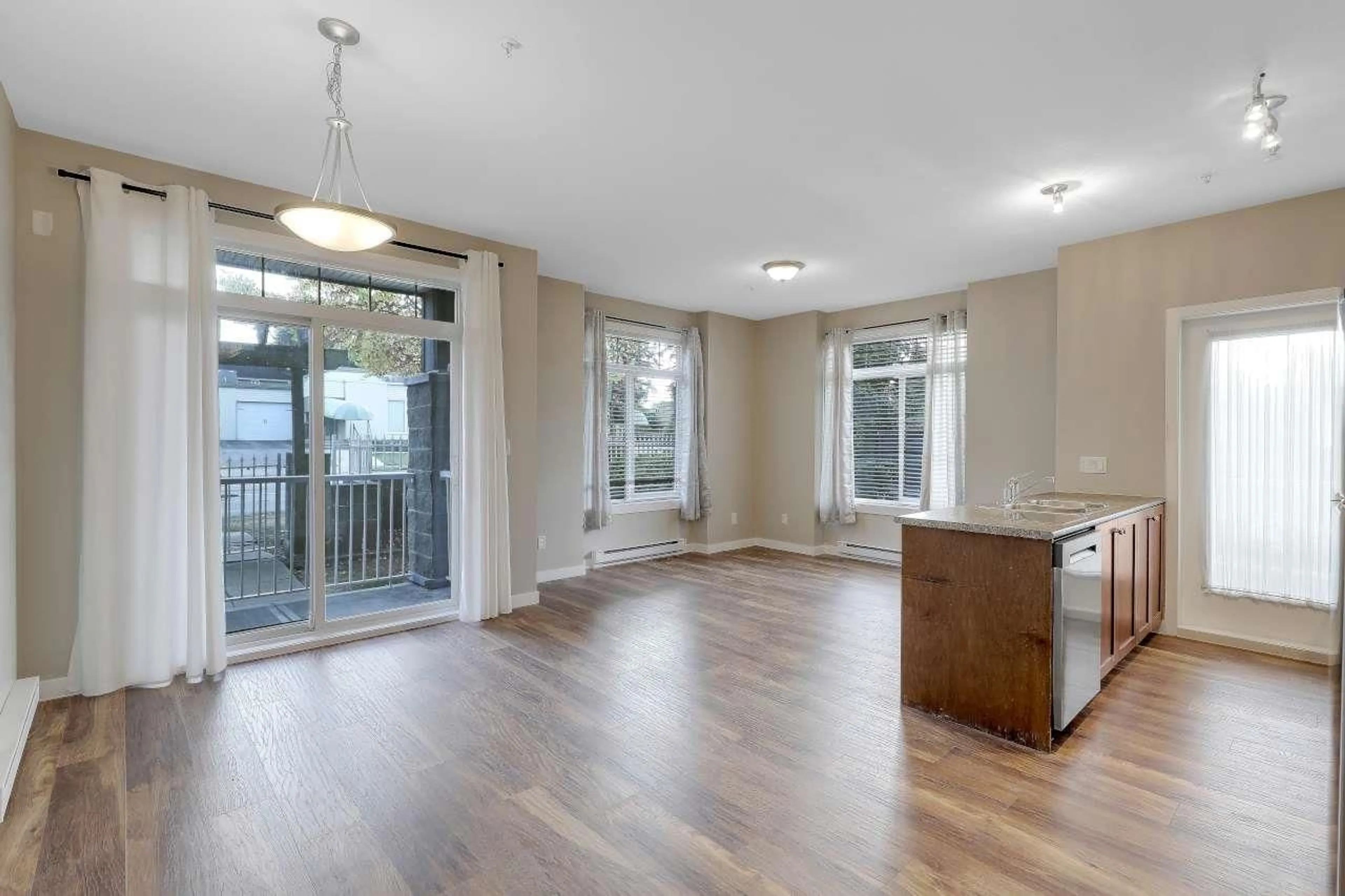 Unknown for 220 - 13277 108 AVENUE, Surrey British Columbia V3T0A9