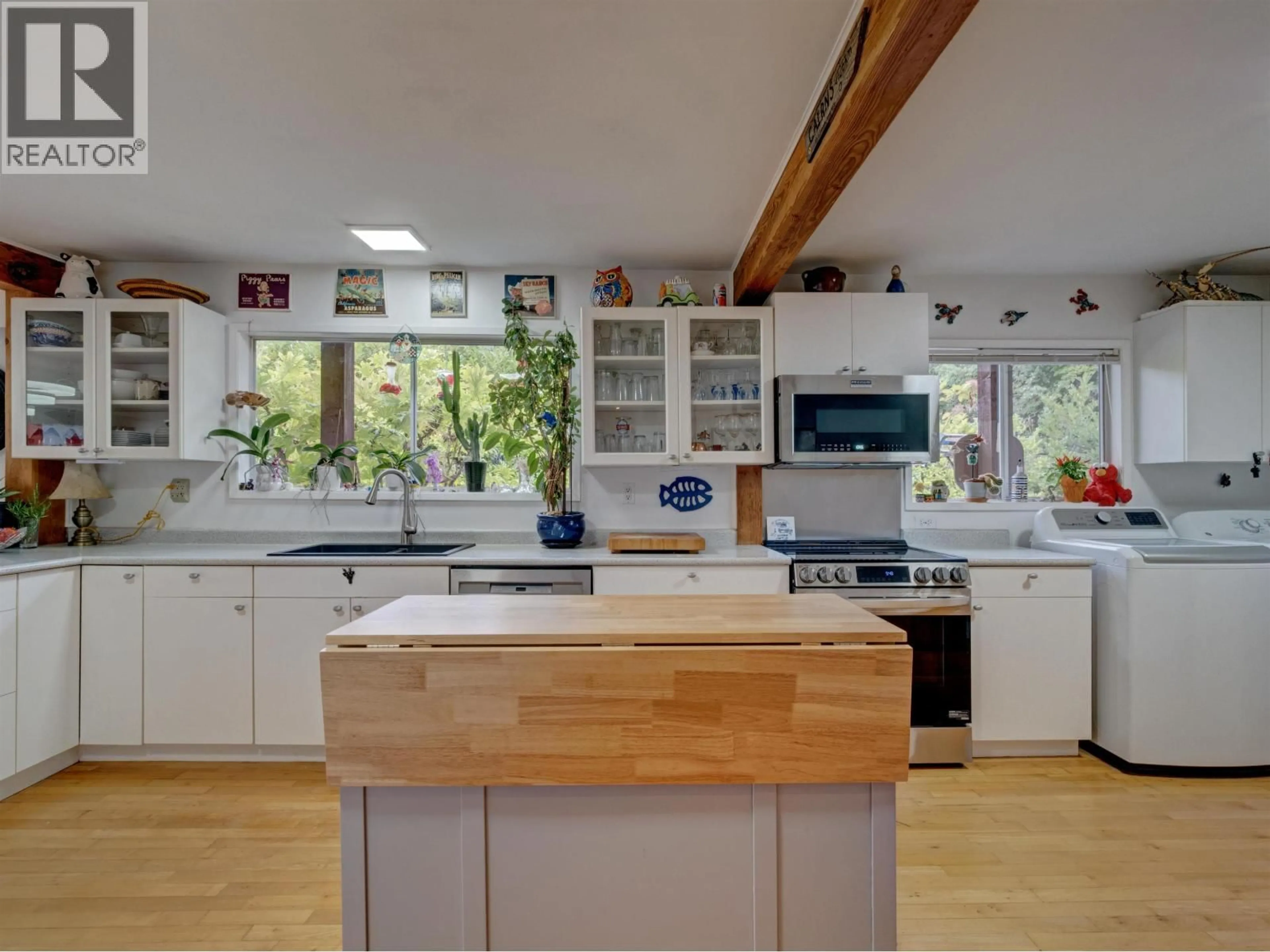 Open concept kitchen, unknown for 5206 RADCLIFFE ROAD, Sechelt British Columbia V7Z0C1