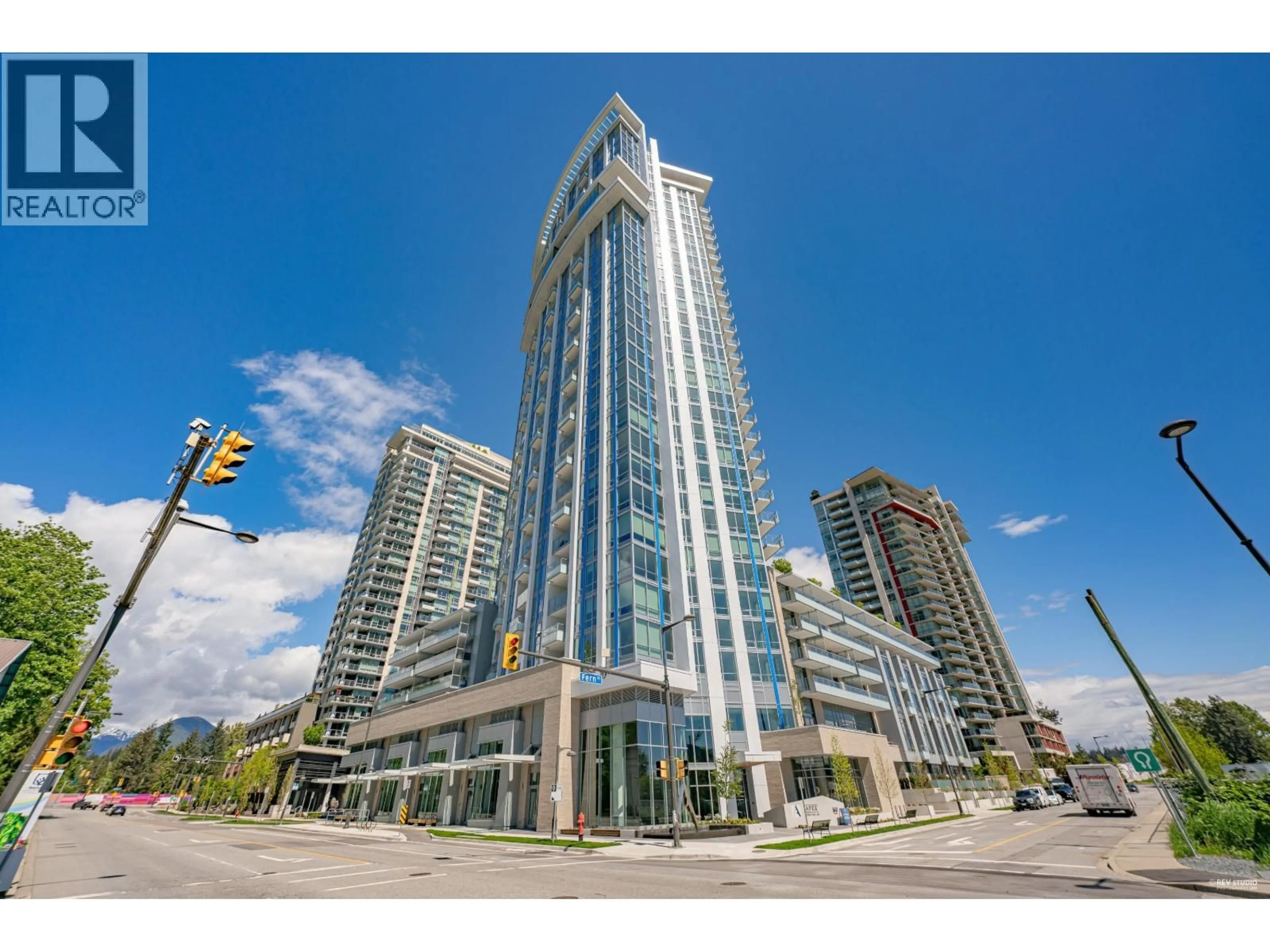 Indoor foyer for 2604 - 1500 FERN STREET, North Vancouver British Columbia V7J0E6