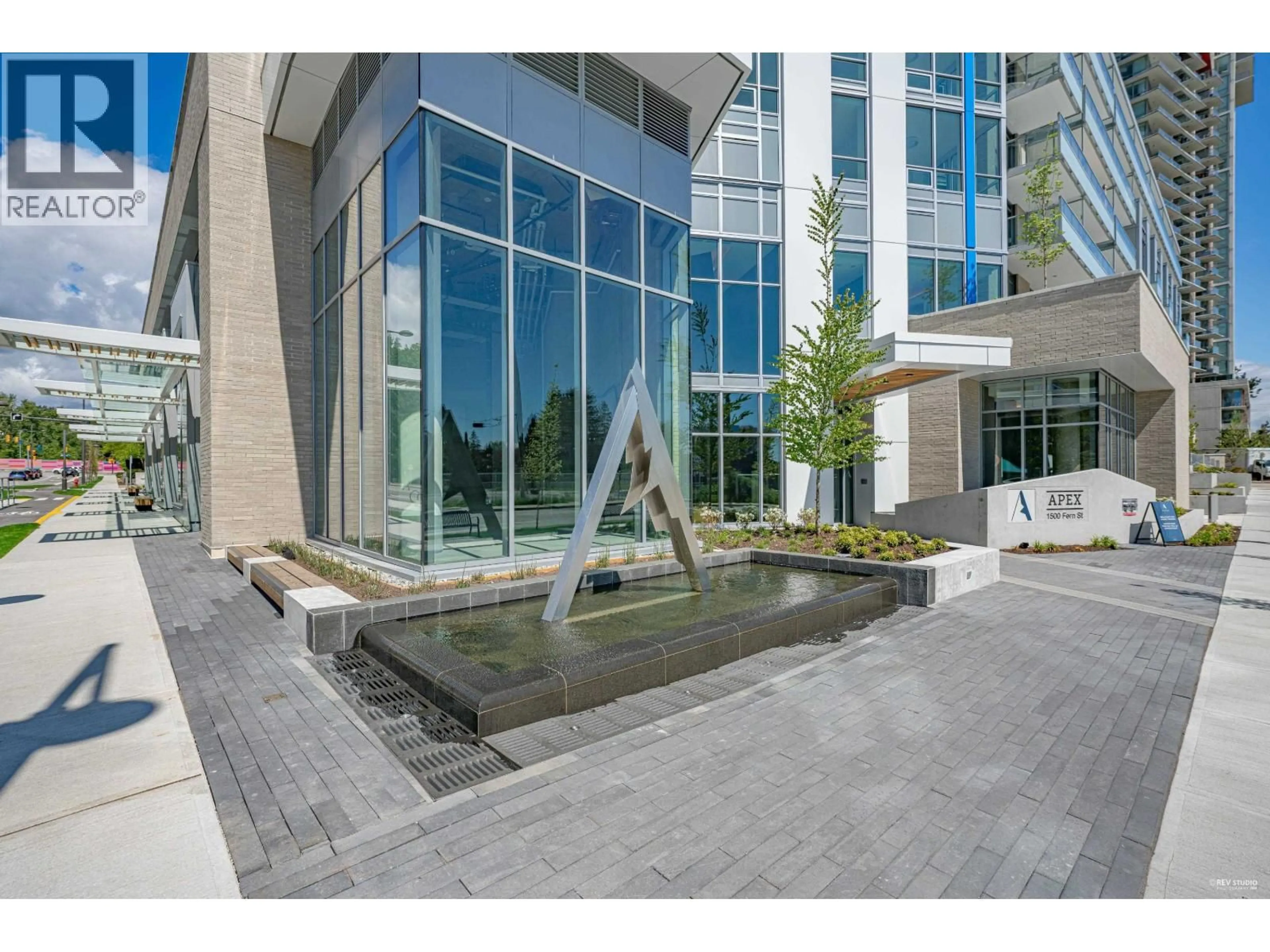 Indoor foyer for 2604 - 1500 FERN STREET, North Vancouver British Columbia V7J0E6
