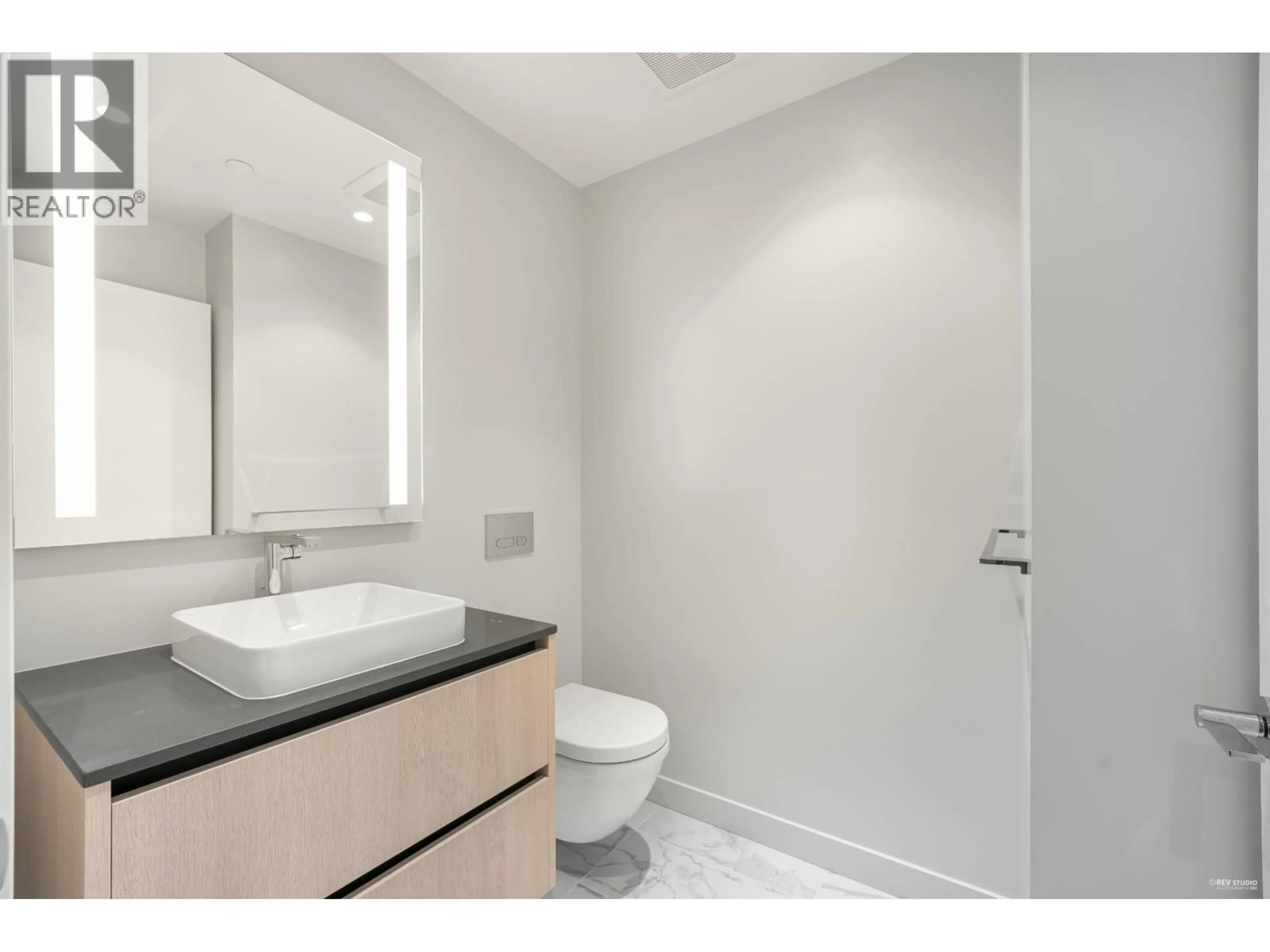 Standard bathroom, unknown for 2604 - 1500 FERN STREET, North Vancouver British Columbia V7J0E6