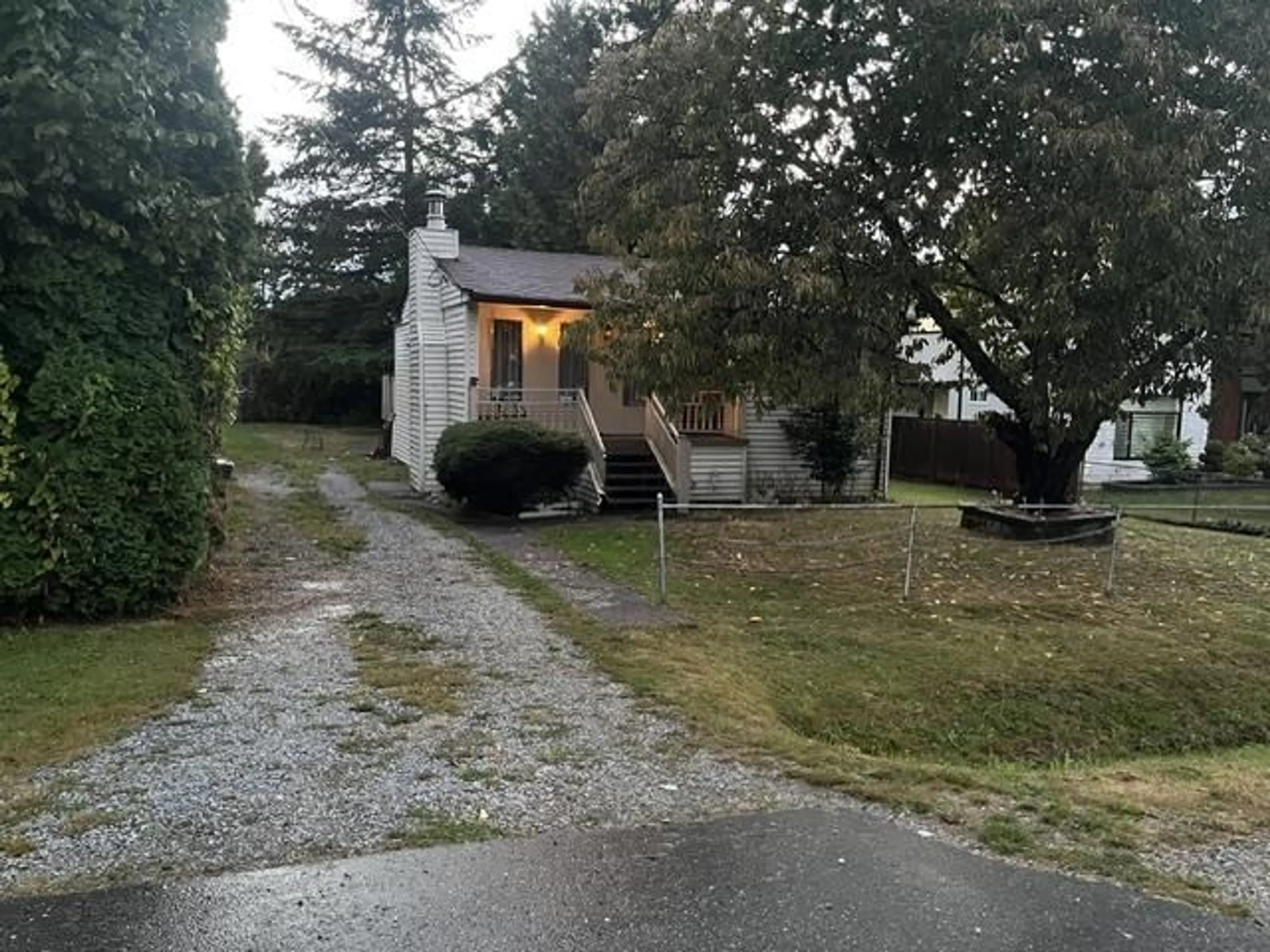 A pic from outside/outdoor area/front of a property/back of a property/a pic from drone, street for 9759 120A STREET, Surrey British Columbia V3V4H7