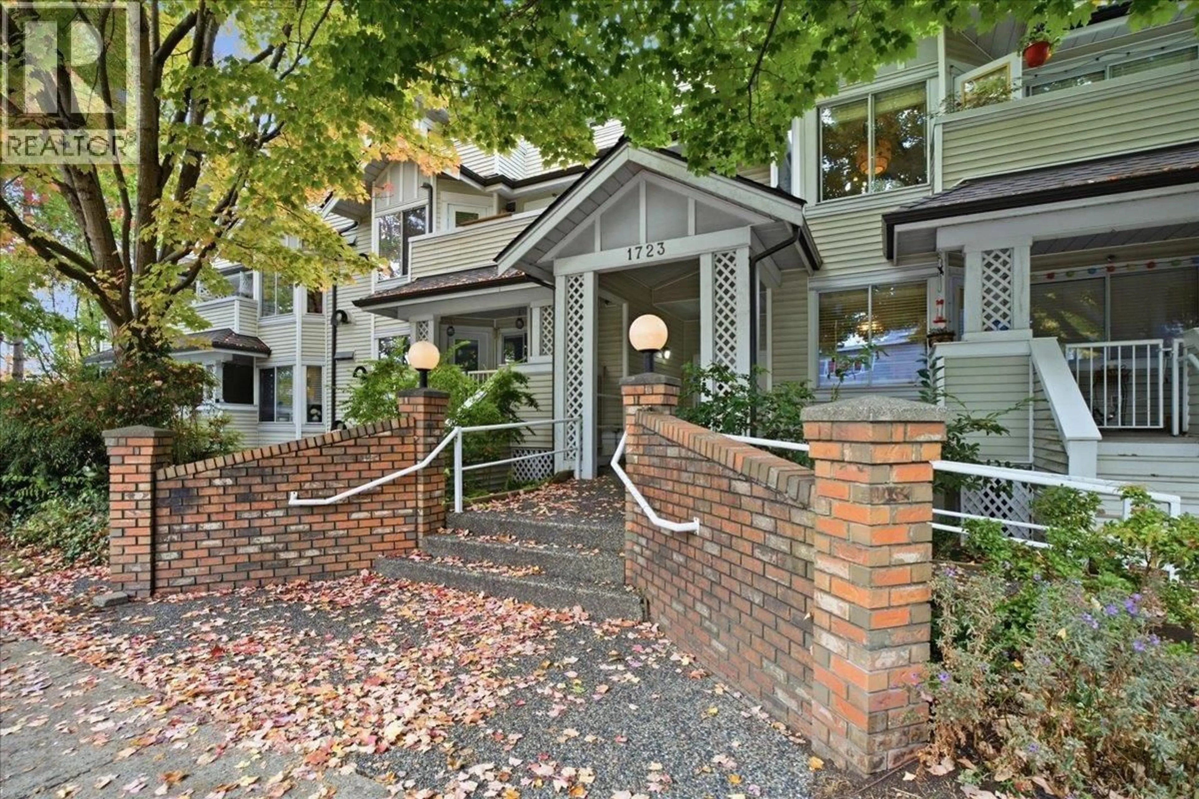 Unknown for 404 - 1723 FRANCES STREET, Vancouver British Columbia V5L1Z5