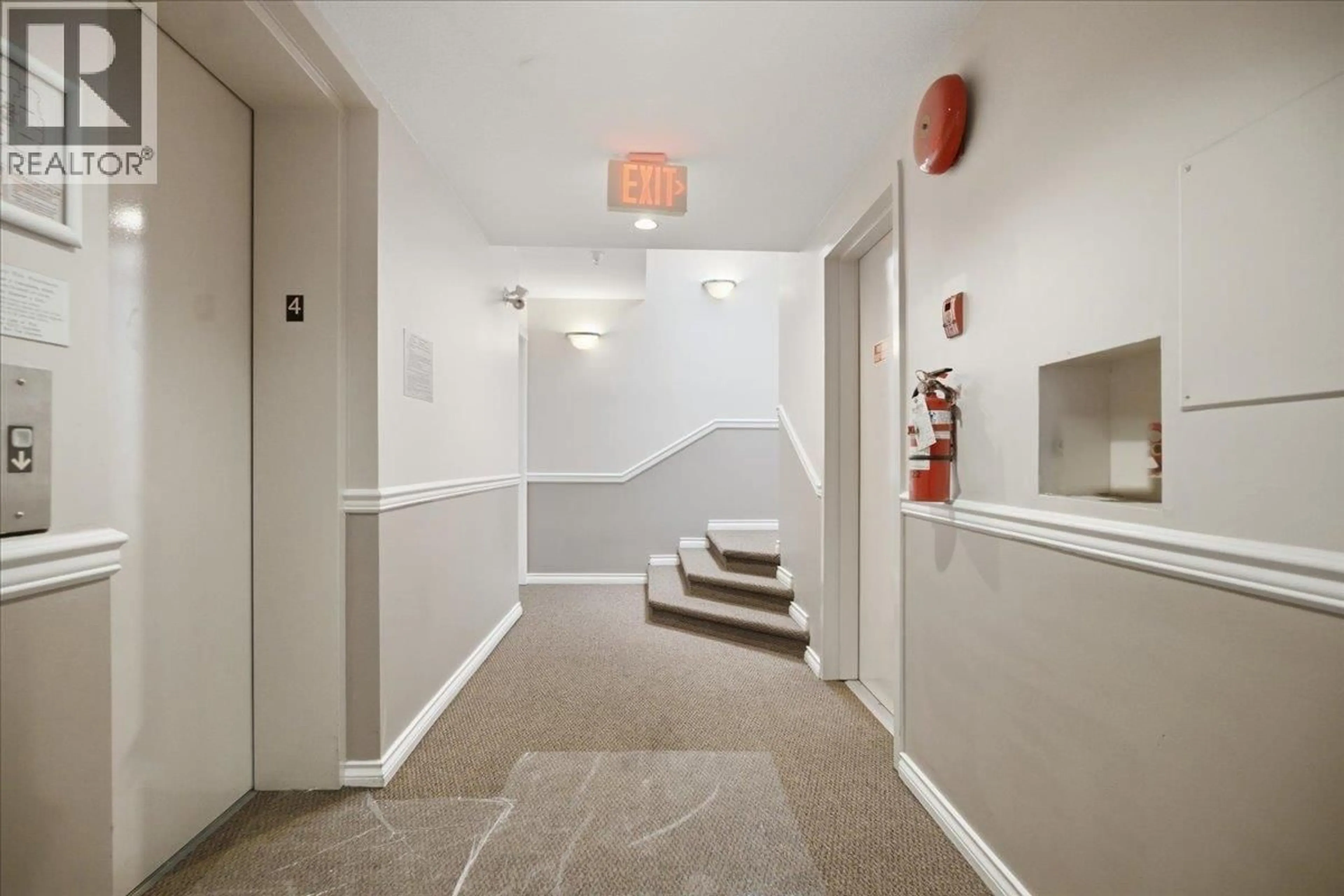 Indoor foyer for 404 - 1723 FRANCES STREET, Vancouver British Columbia V5L1Z5