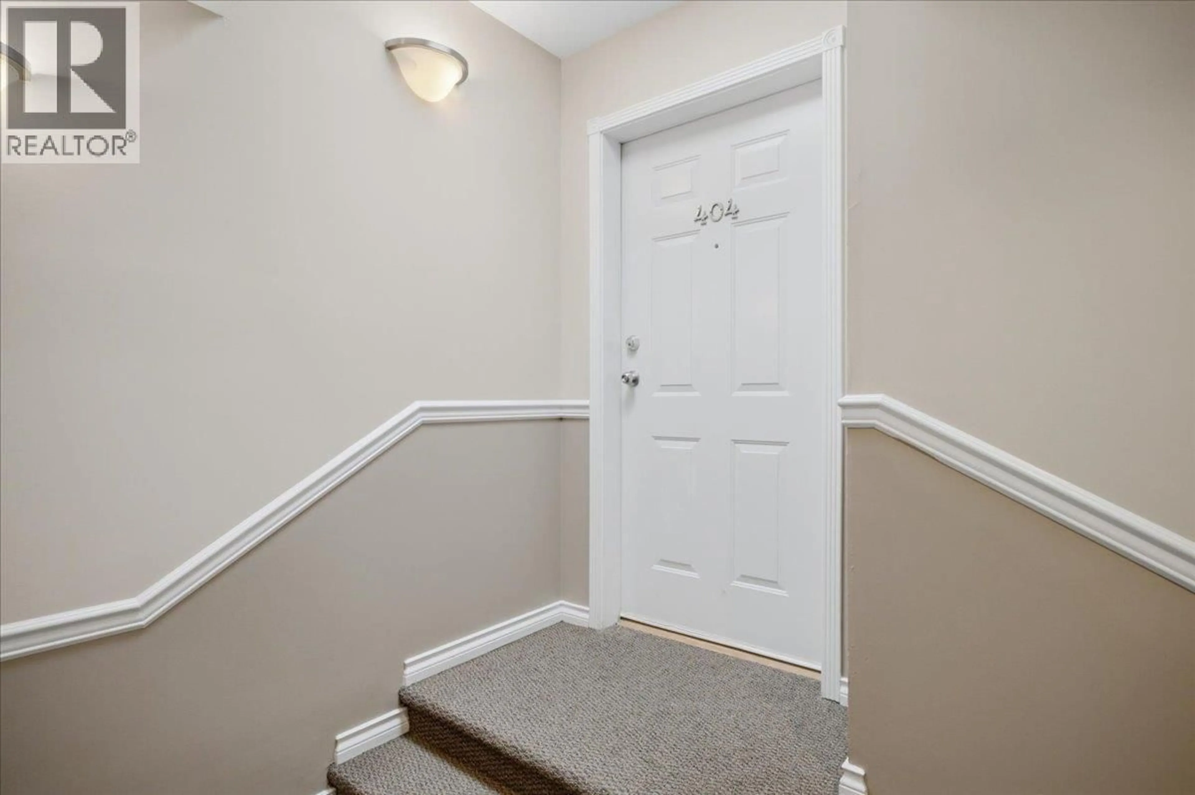 Indoor entryway for 404 - 1723 FRANCES STREET, Vancouver British Columbia V5L1Z5
