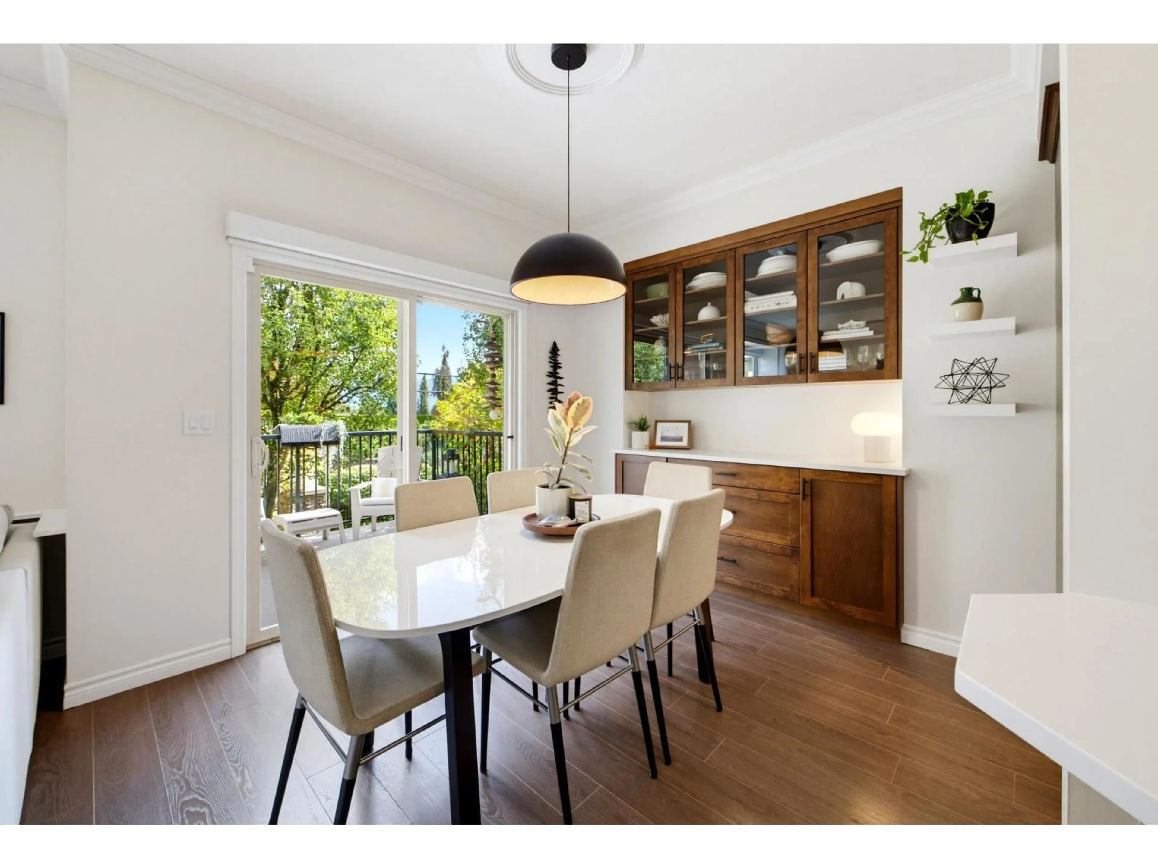 Dining room, wood/laminate floor for 46 - 36169 LOWER SUMAS MOUNTAIN ROAD, Abbotsford British Columbia V3G0B5