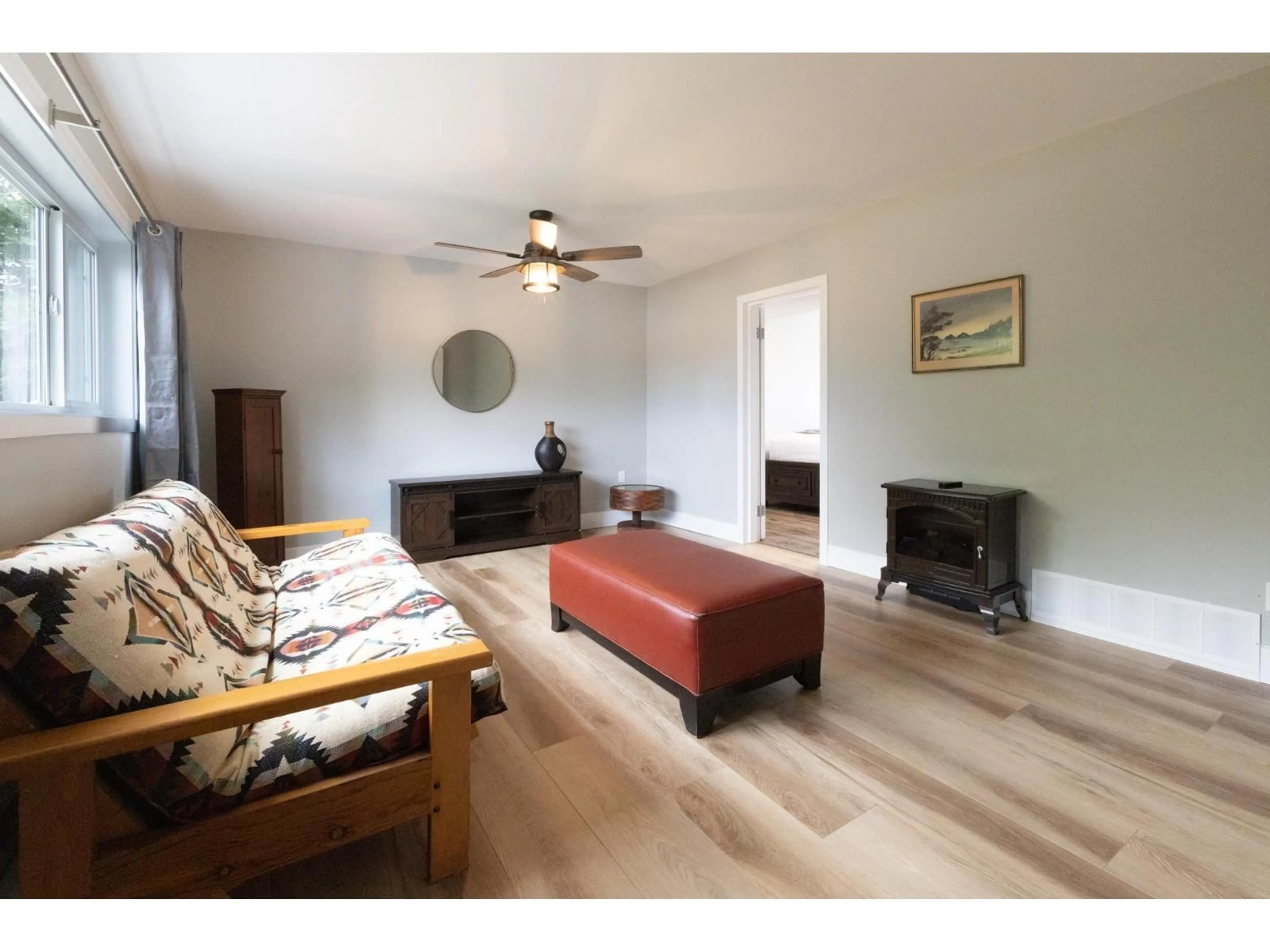 Living room with furniture, wood/laminate floor for 8875 PREST ROAD, Chilliwack British Columbia V2P8E1