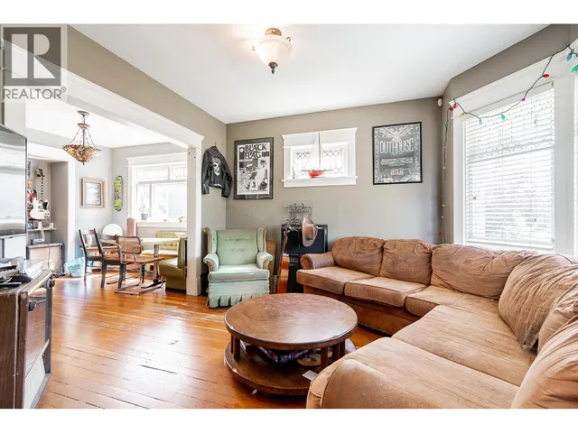 1329 12TH AVENUE, Vancouver 2