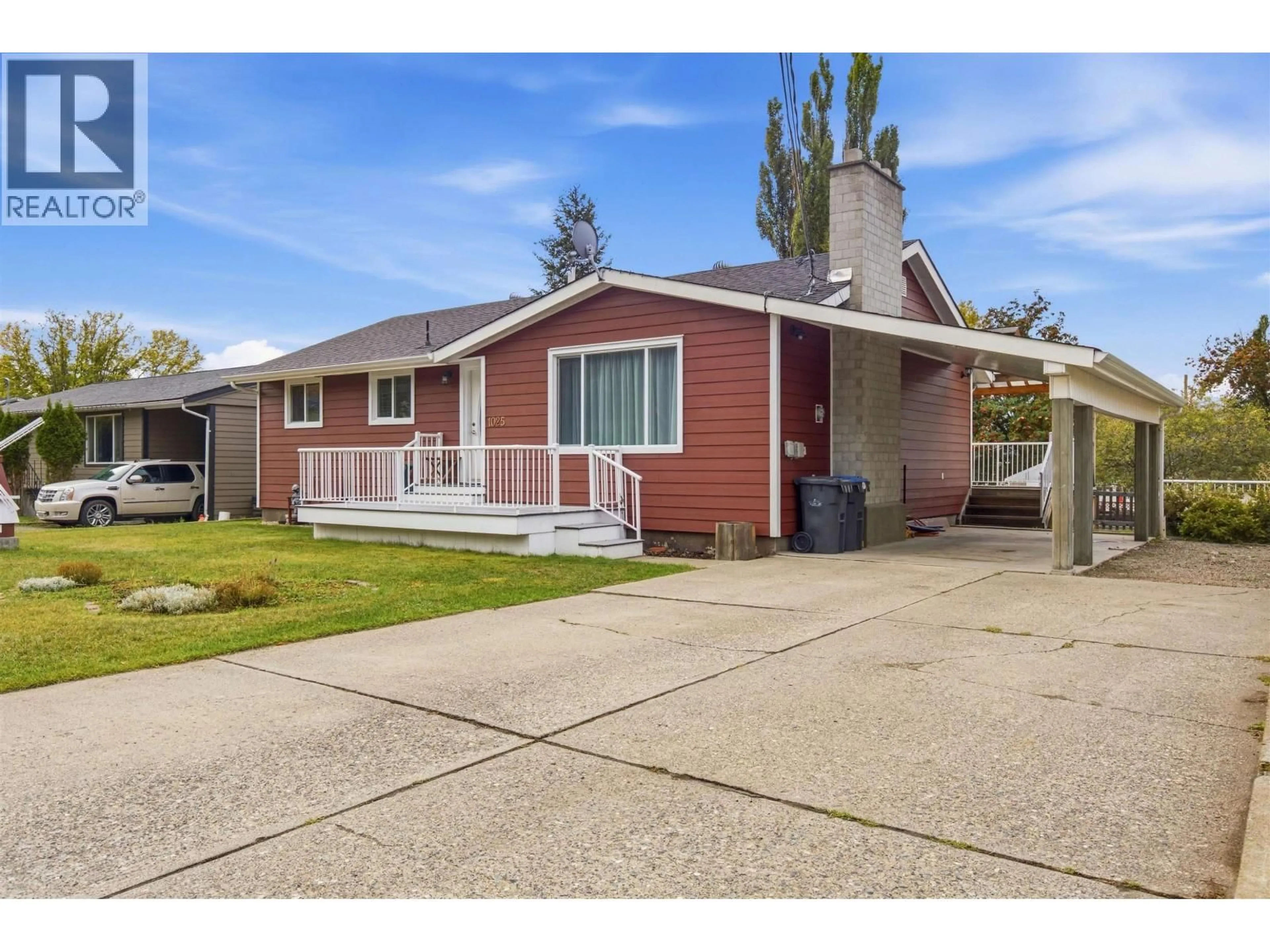 Home with vinyl exterior material, street for 1025 PIGEON AVENUE, Williams Lake British Columbia V2G2B8