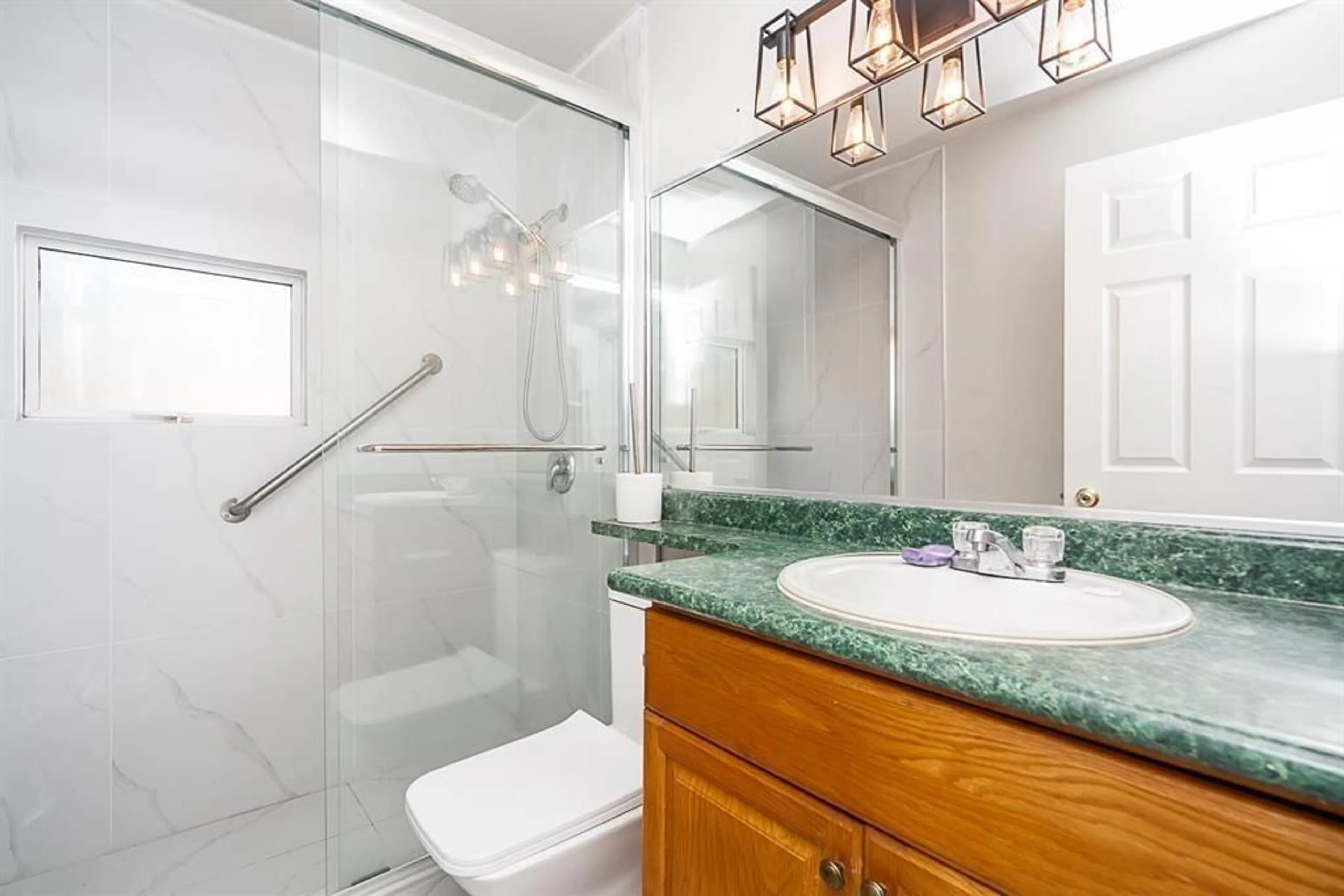 Standard bathroom, ceramic/tile floor for 10064 127B STREET, Surrey British Columbia V3V5M3