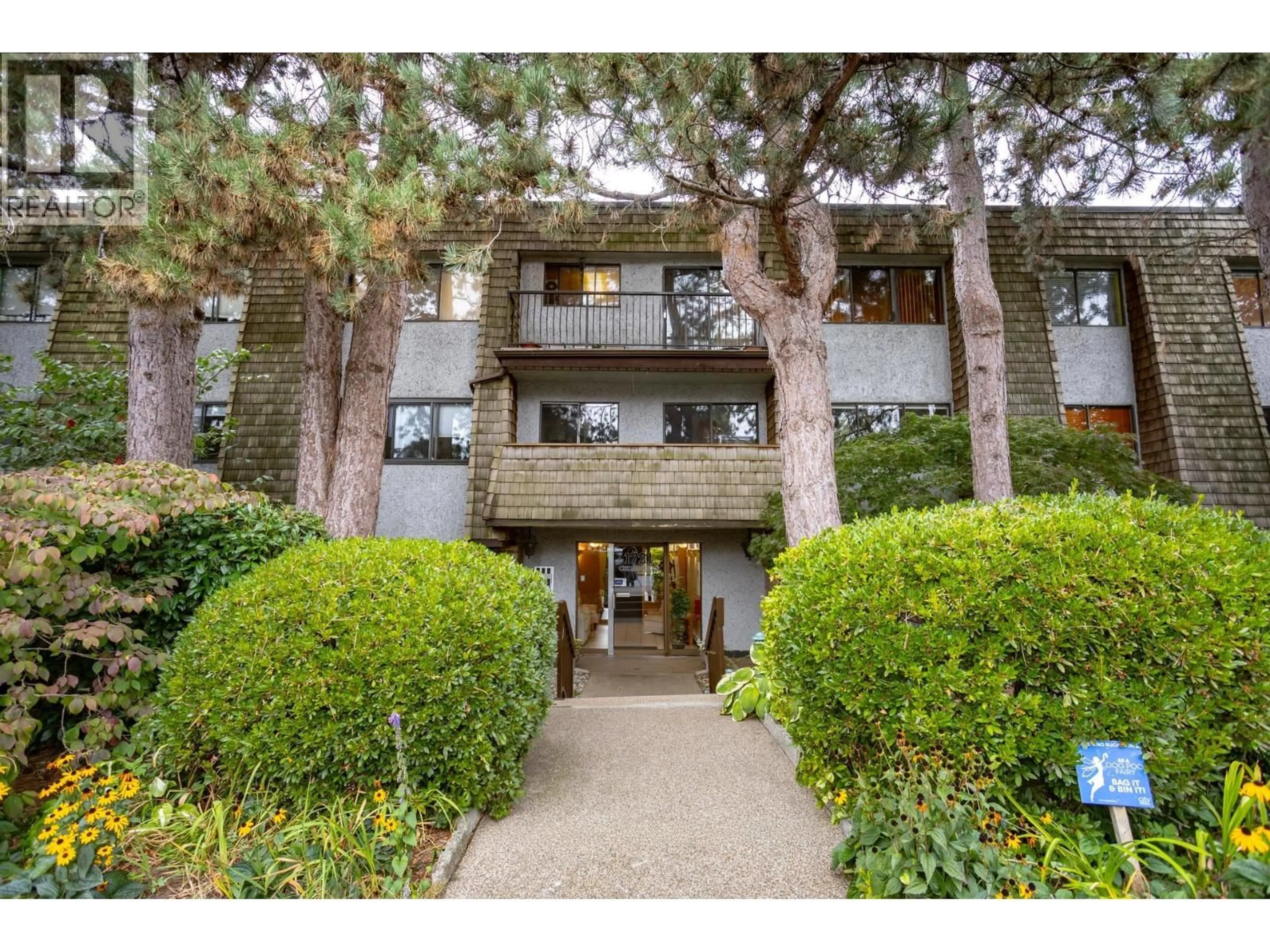 Indoor foyer for 303 - 1721 ST. GEORGES AVENUE, North Vancouver British Columbia V7L3J8