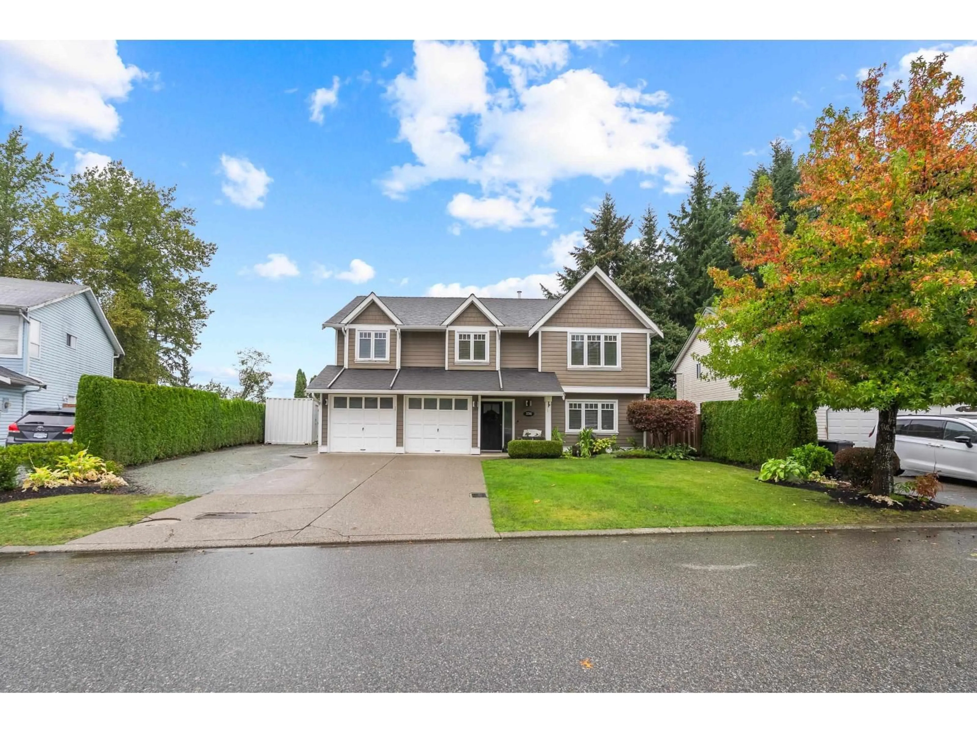 Home with vinyl exterior material, street for 3781 ROBSON DRIVE, Abbotsford British Columbia V2S6E9