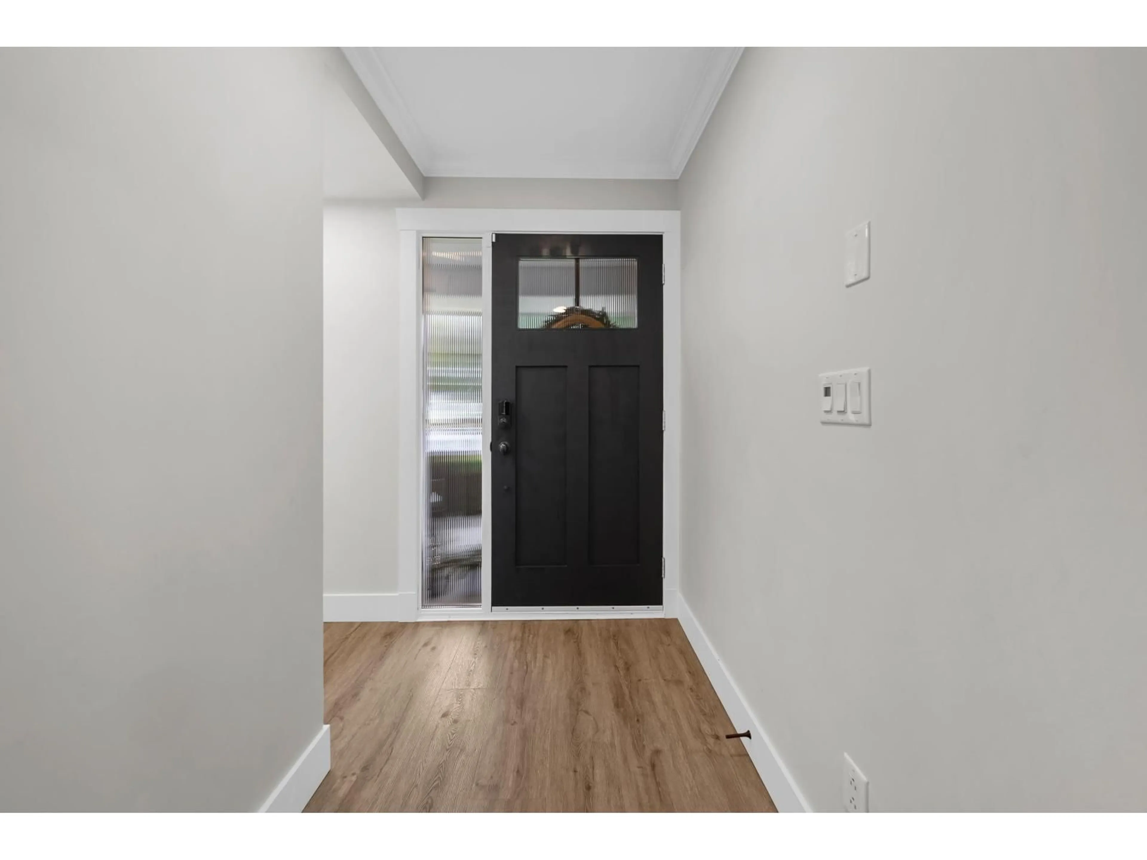 Indoor entryway for 3781 ROBSON DRIVE, Abbotsford British Columbia V2S6E9