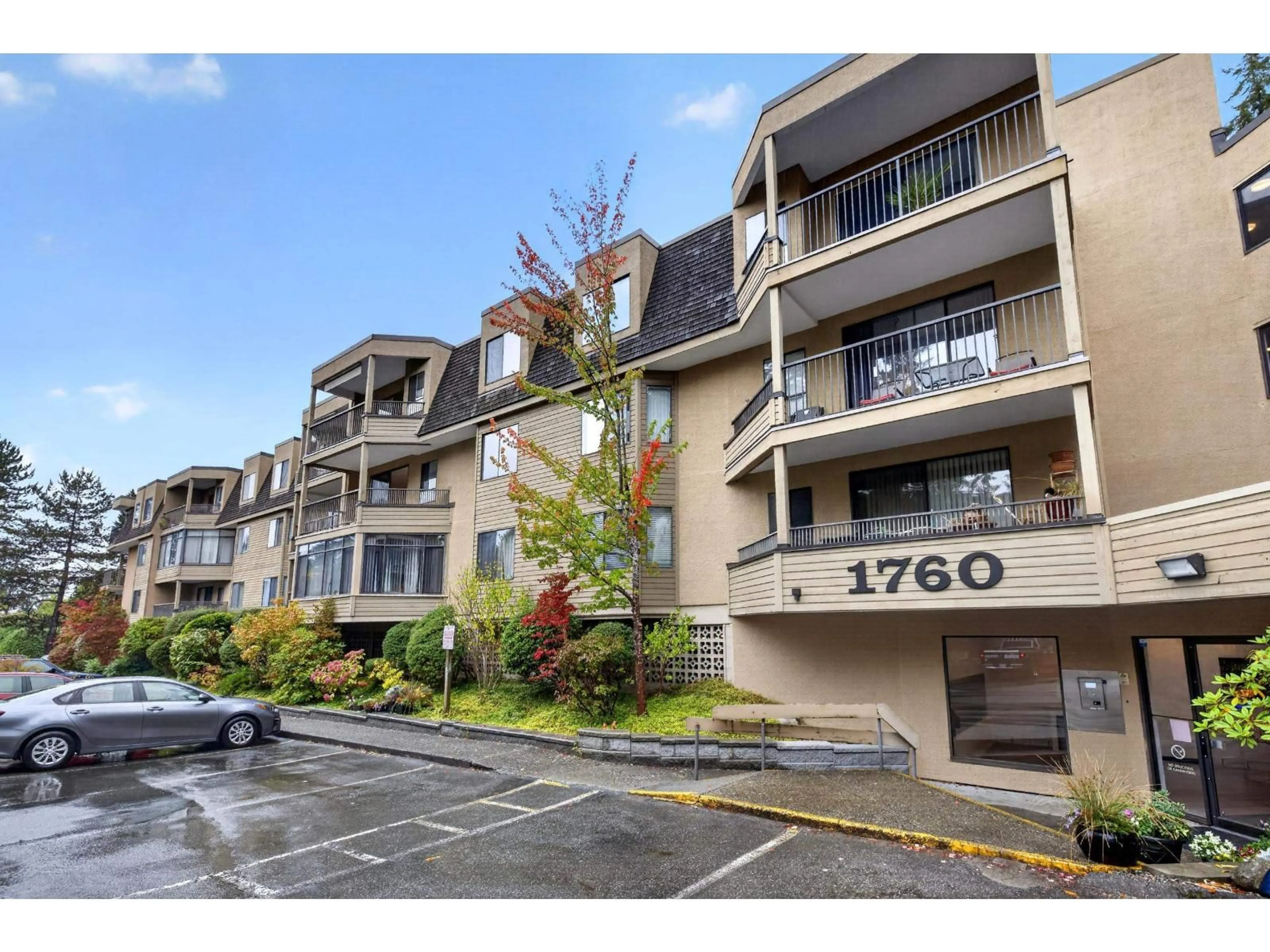 Unknown for 207 - 1760 SOUTHMERE CRESCENT, Surrey British Columbia V4A6E5