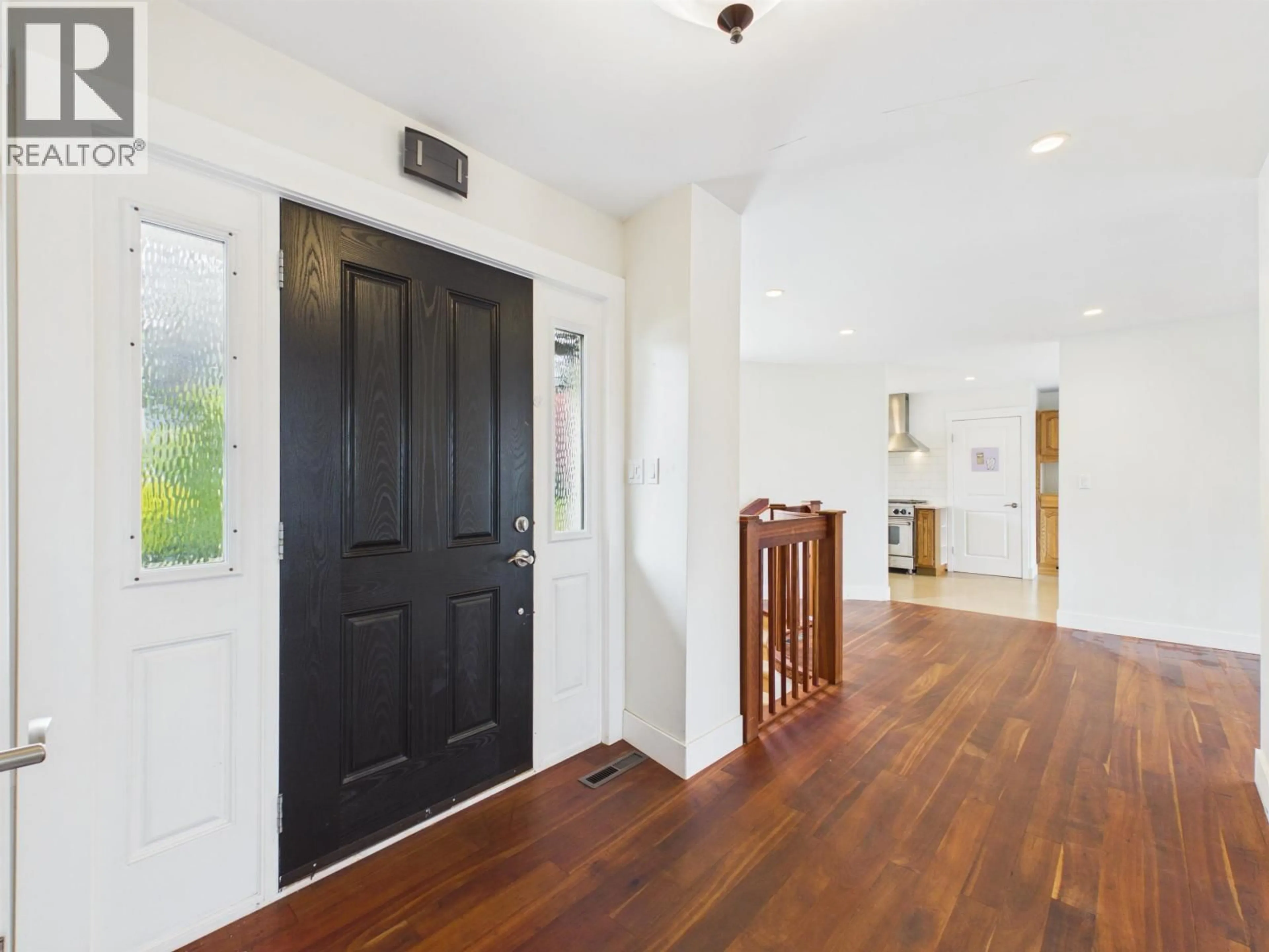 Indoor entryway for 408 ALLEN DRIVE, Delta British Columbia V4M3B8