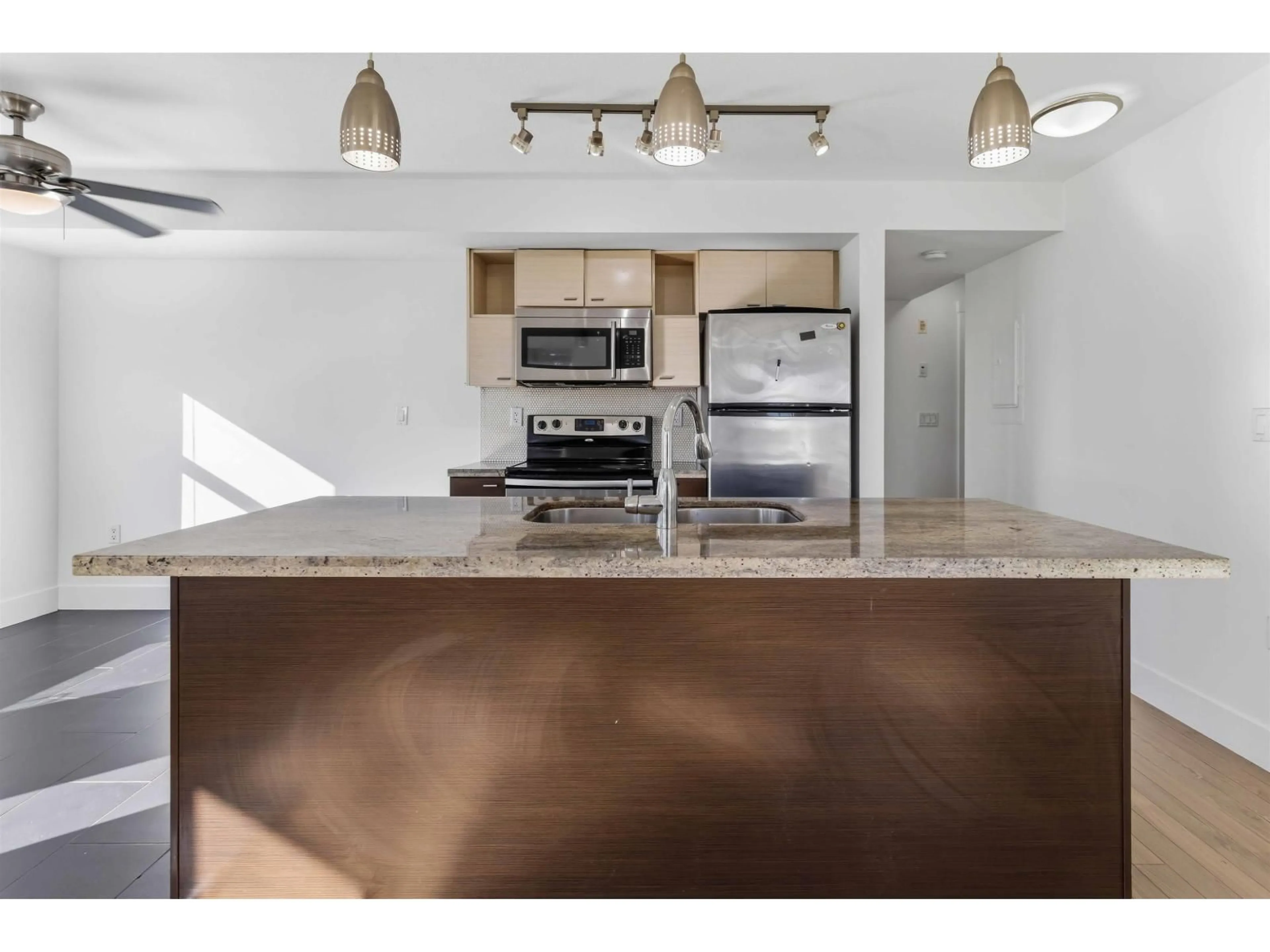 Open concept kitchen, unknown for 204 - 7445 120 STREET, Delta British Columbia V4C0B3
