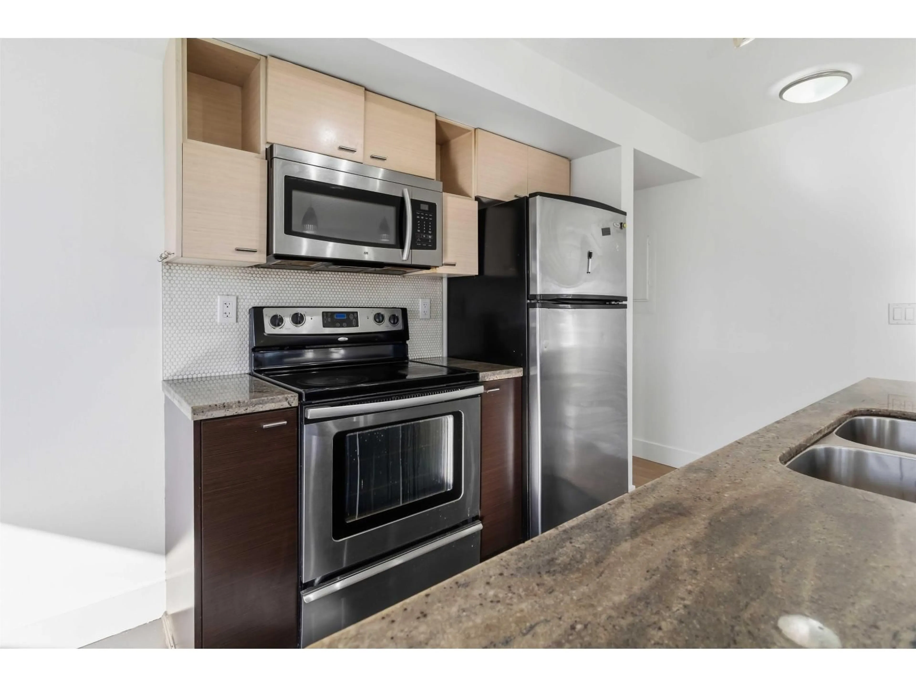 Standard kitchen, unknown for 204 - 7445 120 STREET, Delta British Columbia V4C0B3