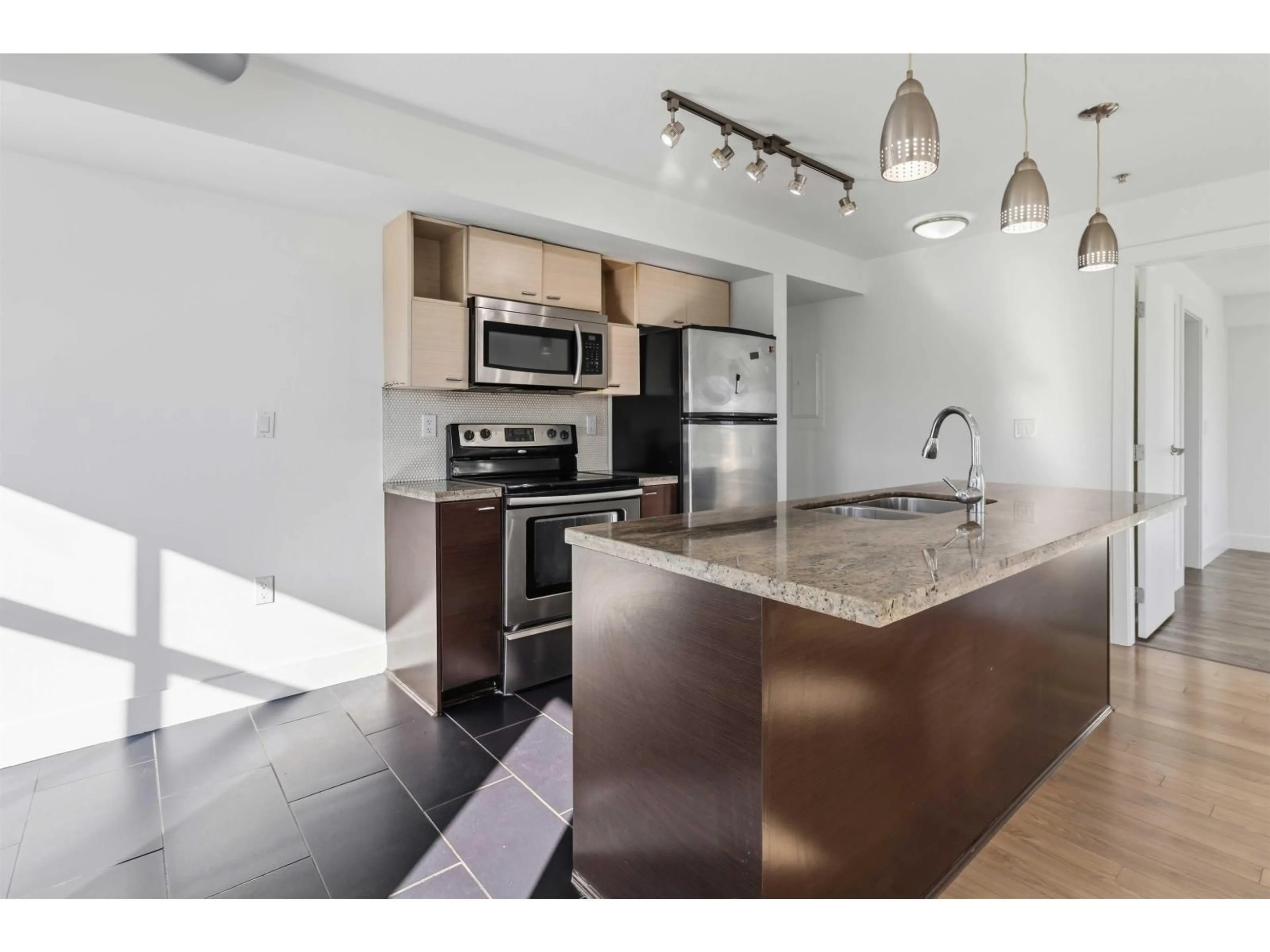 Open concept kitchen, unknown for 204 - 7445 120 STREET, Delta British Columbia V4C0B3