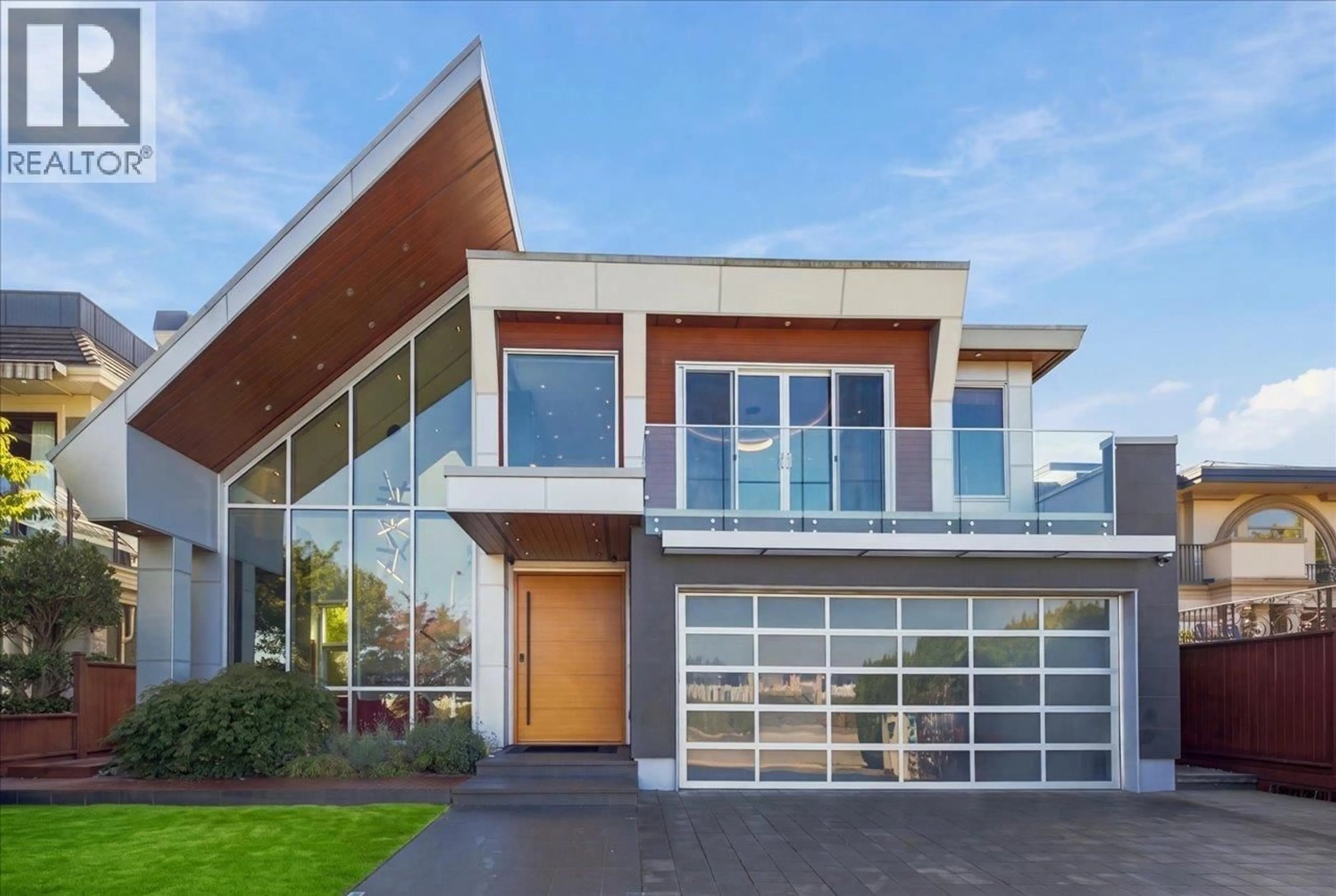 Home with vinyl exterior material, unknown for 3768 RIVER ROAD, Richmond British Columbia V7C5M5