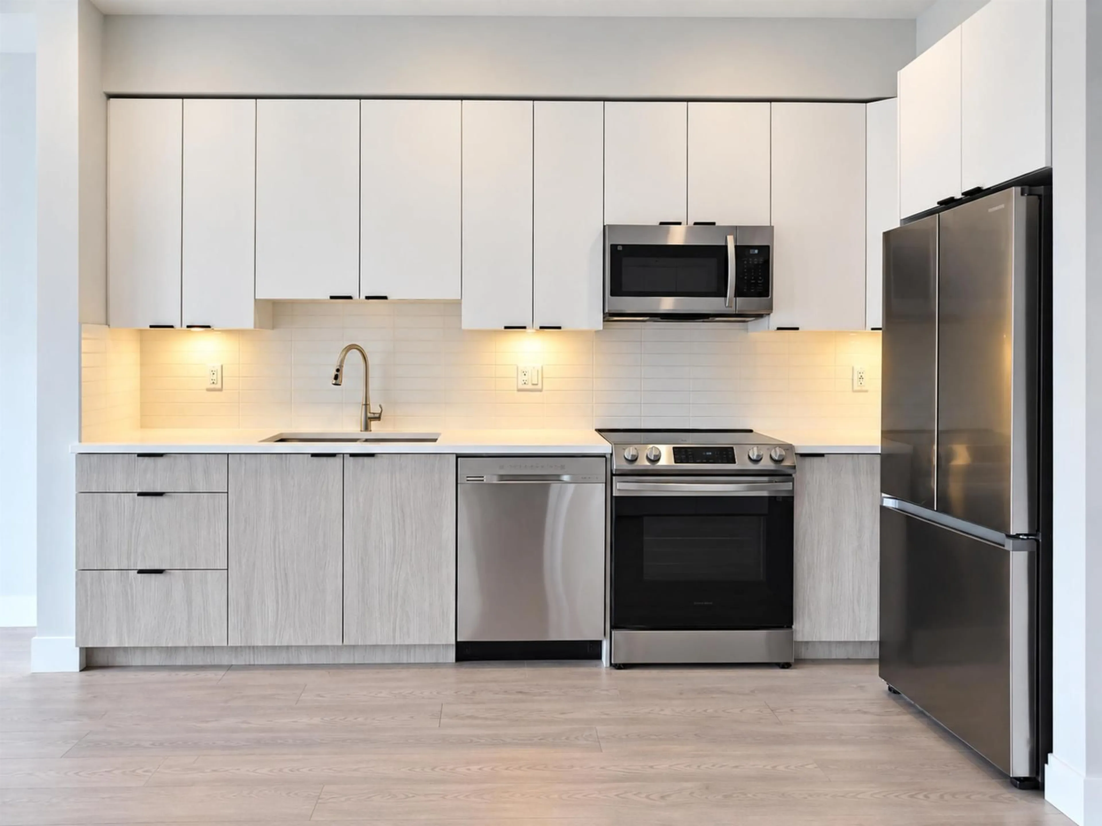 Standard kitchen, unknown for 409 - 19825 54 AVENUE, Langley British Columbia V3A0P6