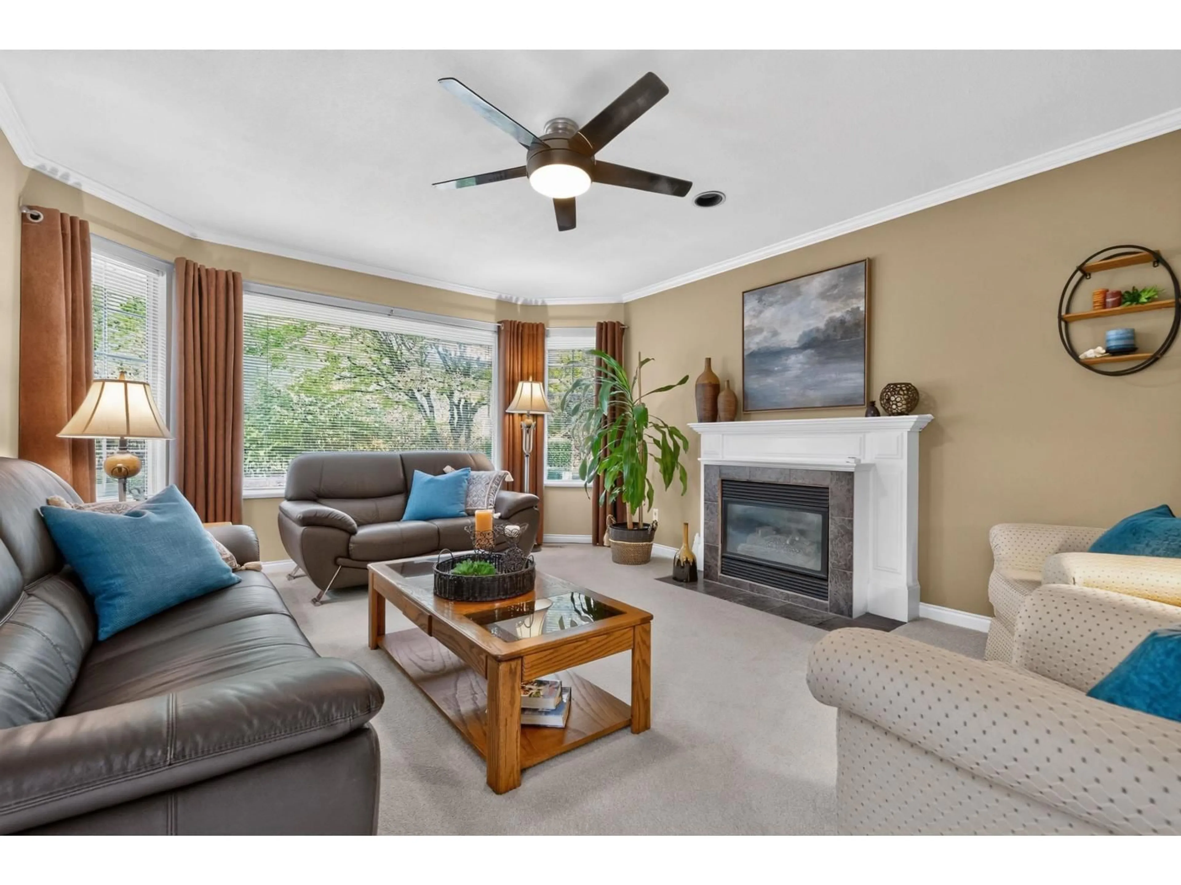 Living room with furniture, wood/laminate floor for 8662 161 STREET, Surrey British Columbia V4N1B1