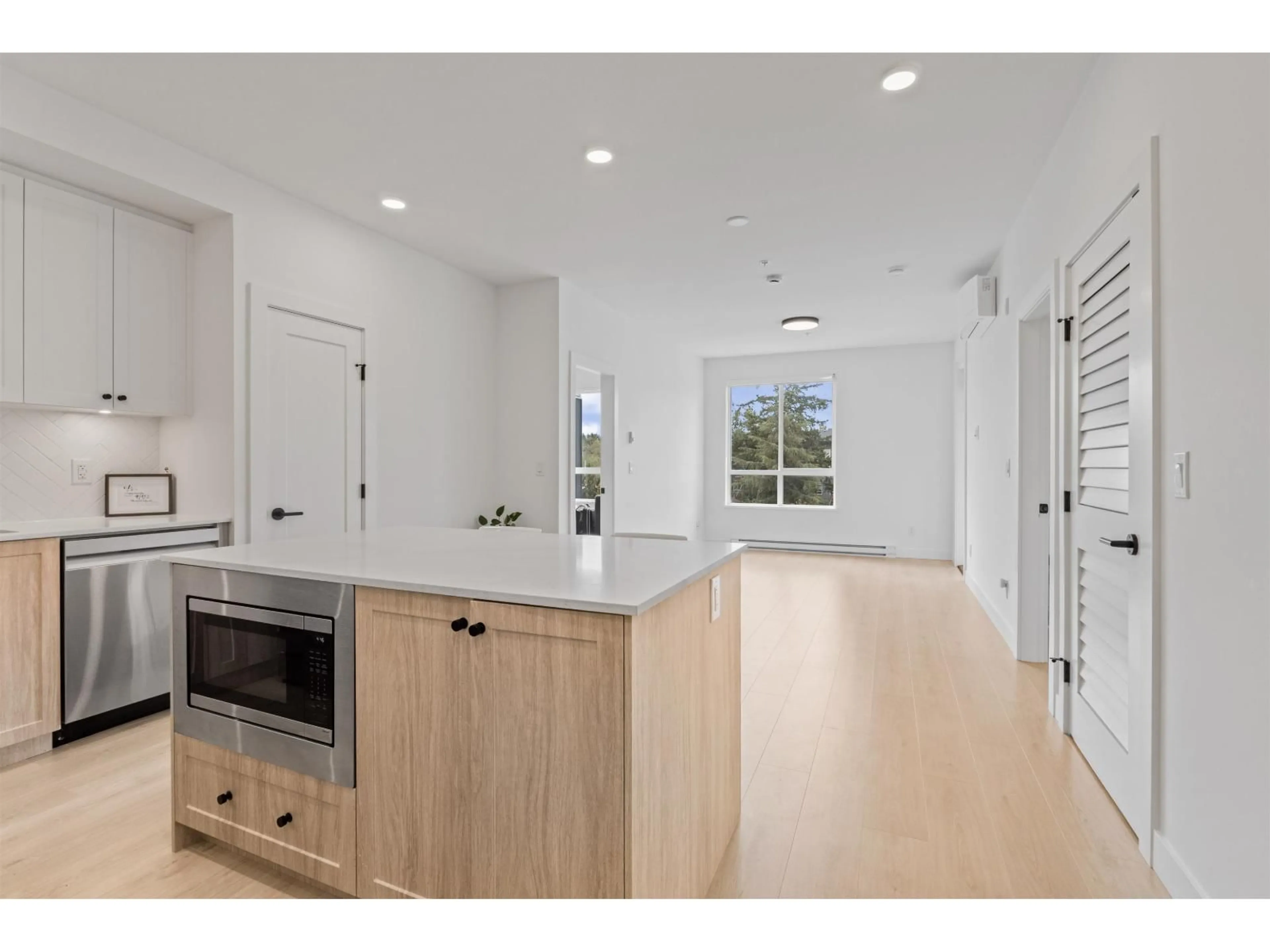 Open concept kitchen, unknown for 415 - 19979 76 AVENUE, Langley British Columbia V2Y3Y2