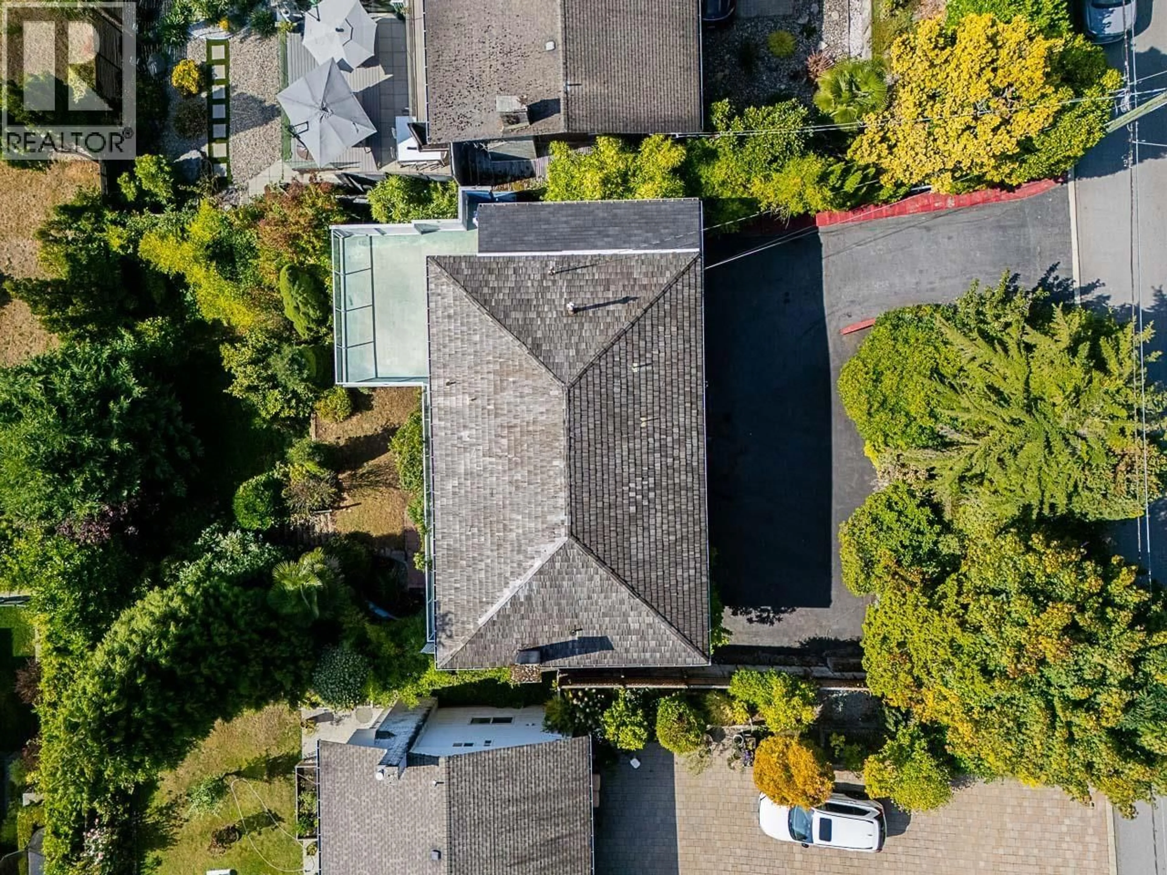 A pic from outside/outdoor area/front of a property/back of a property/a pic from drone, street for 741 MONTROYAL BOULEVARD, North Vancouver British Columbia V7R2G4