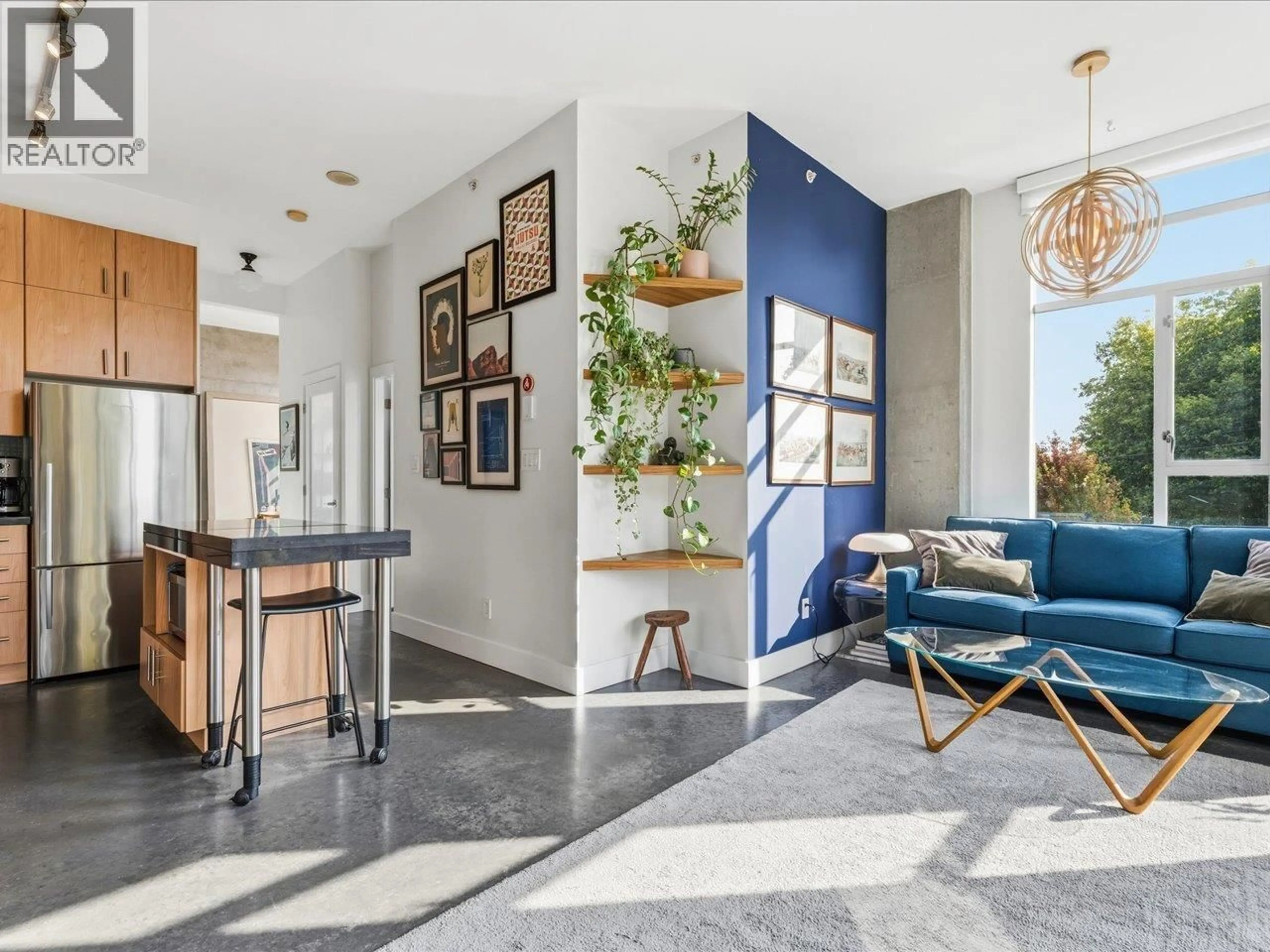Indoor entryway for 304 - 2635 PRINCE EDWARD STREET, Vancouver British Columbia V5T4V7