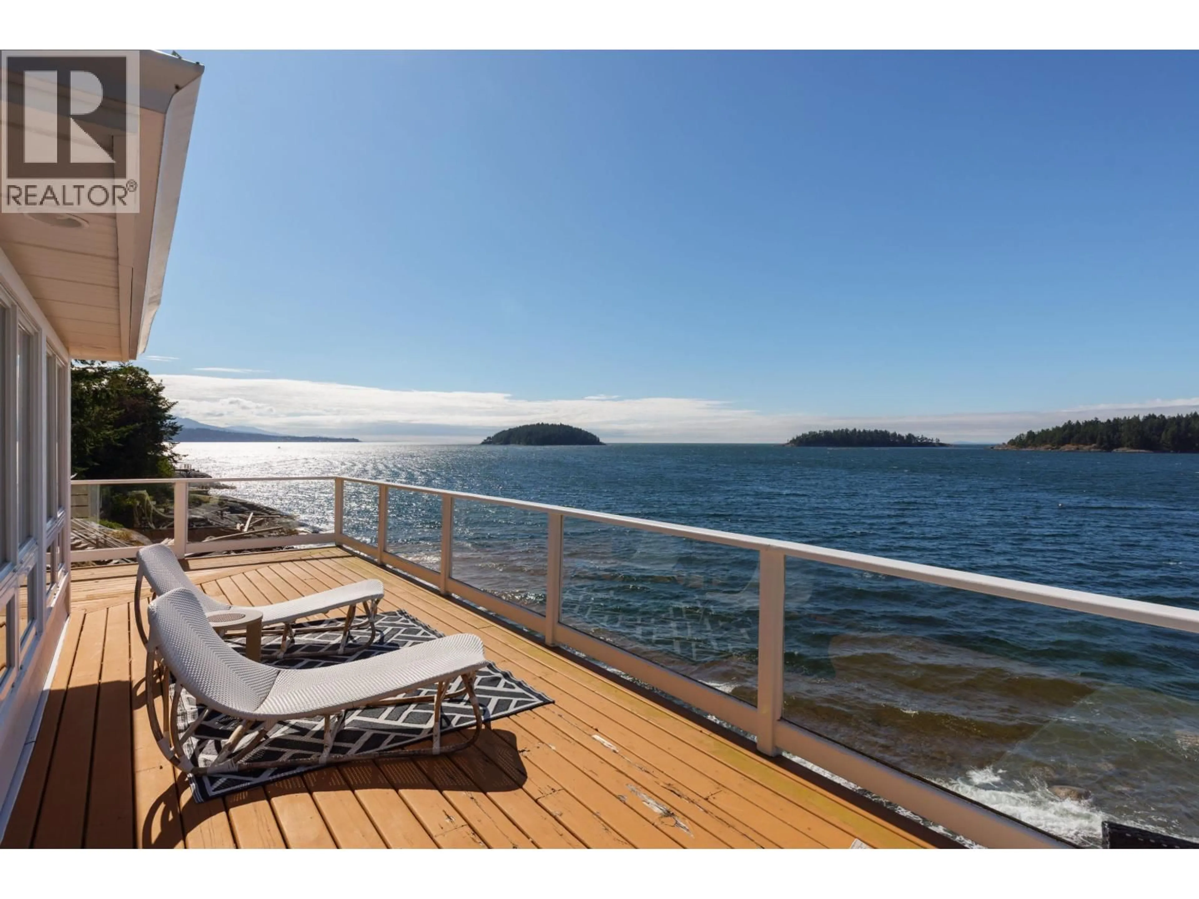 Patio, water/lake/river/ocean view for 6655 SUNSHINE COAST HIGHWAY, Sechelt British Columbia V7Z0M9
