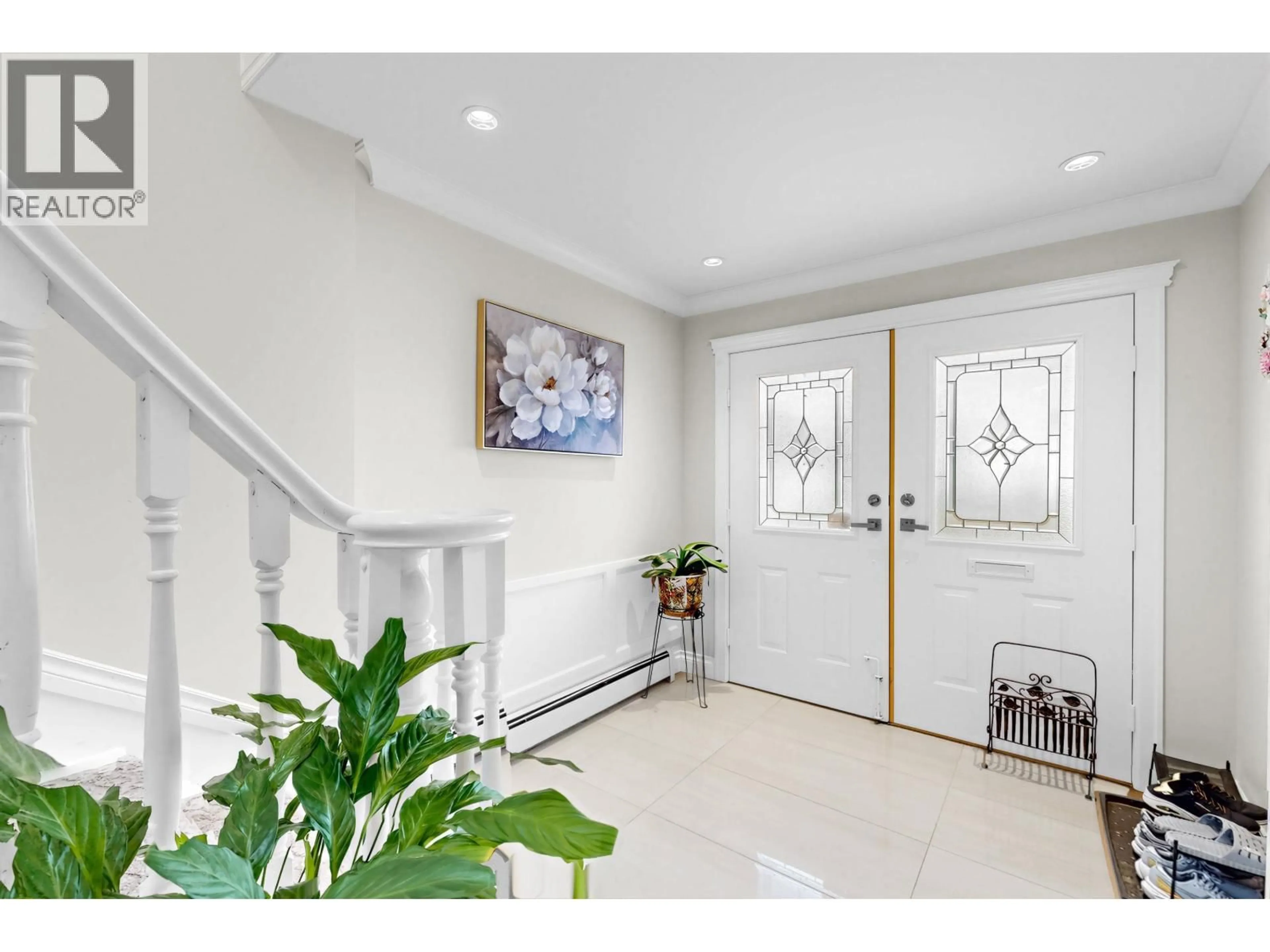 Indoor entryway for 4978 IRMIN STREET, Burnaby British Columbia V5J1Y5