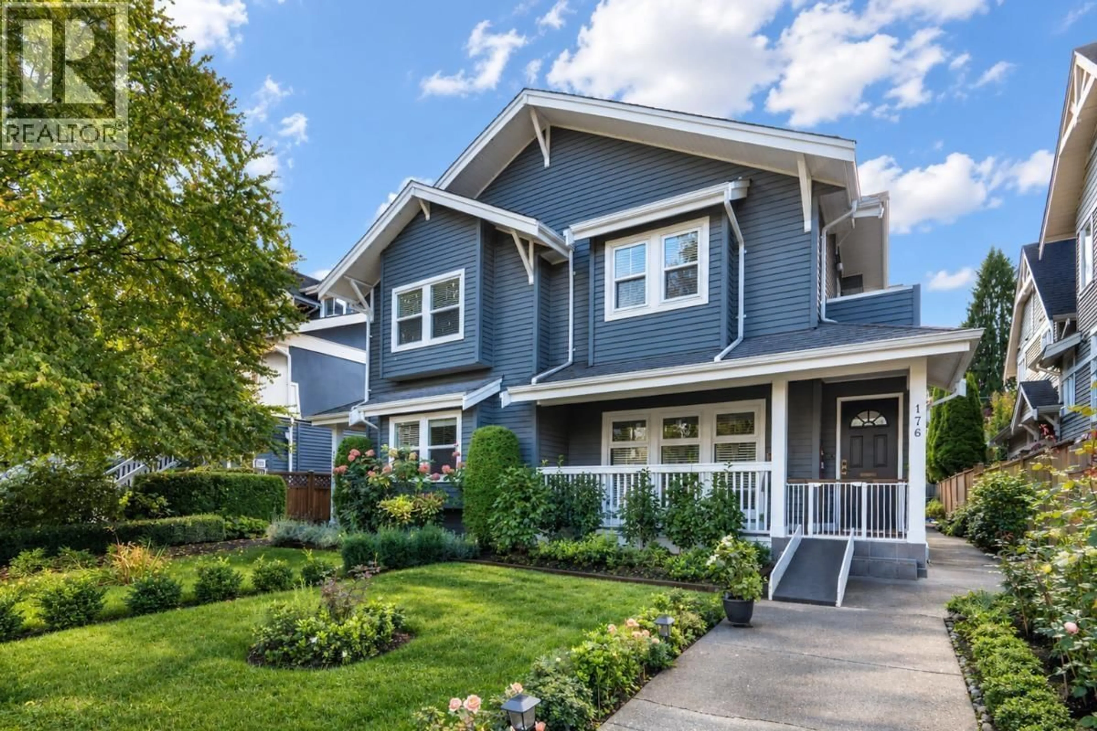 Home with vinyl exterior material, street for 174 16TH AVENUE, Vancouver British Columbia V5Y1Y7