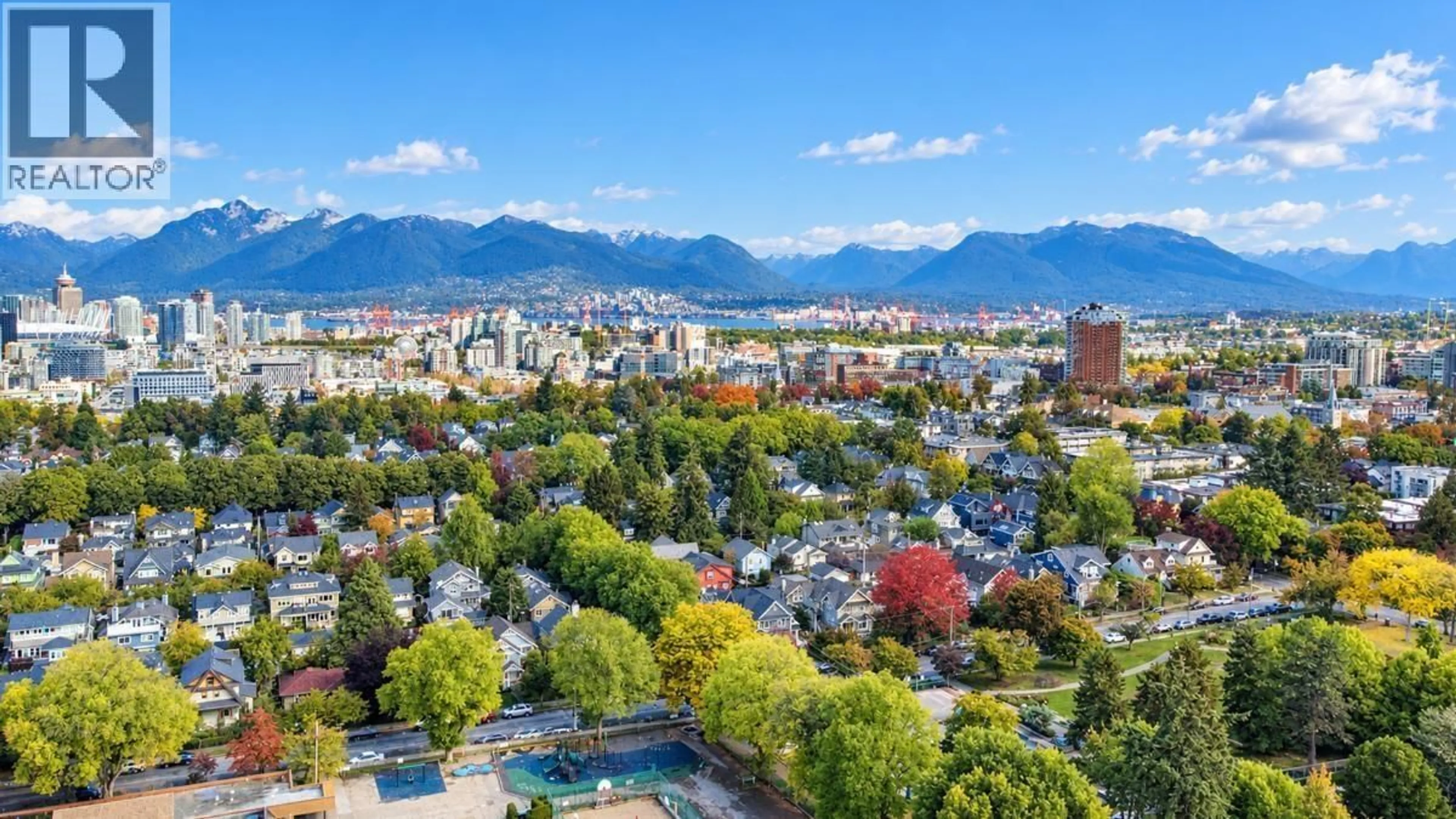 A pic from outside/outdoor area/front of a property/back of a property/a pic from drone, city buildings view from balcony for 174 16TH AVENUE, Vancouver British Columbia V5Y1Y7