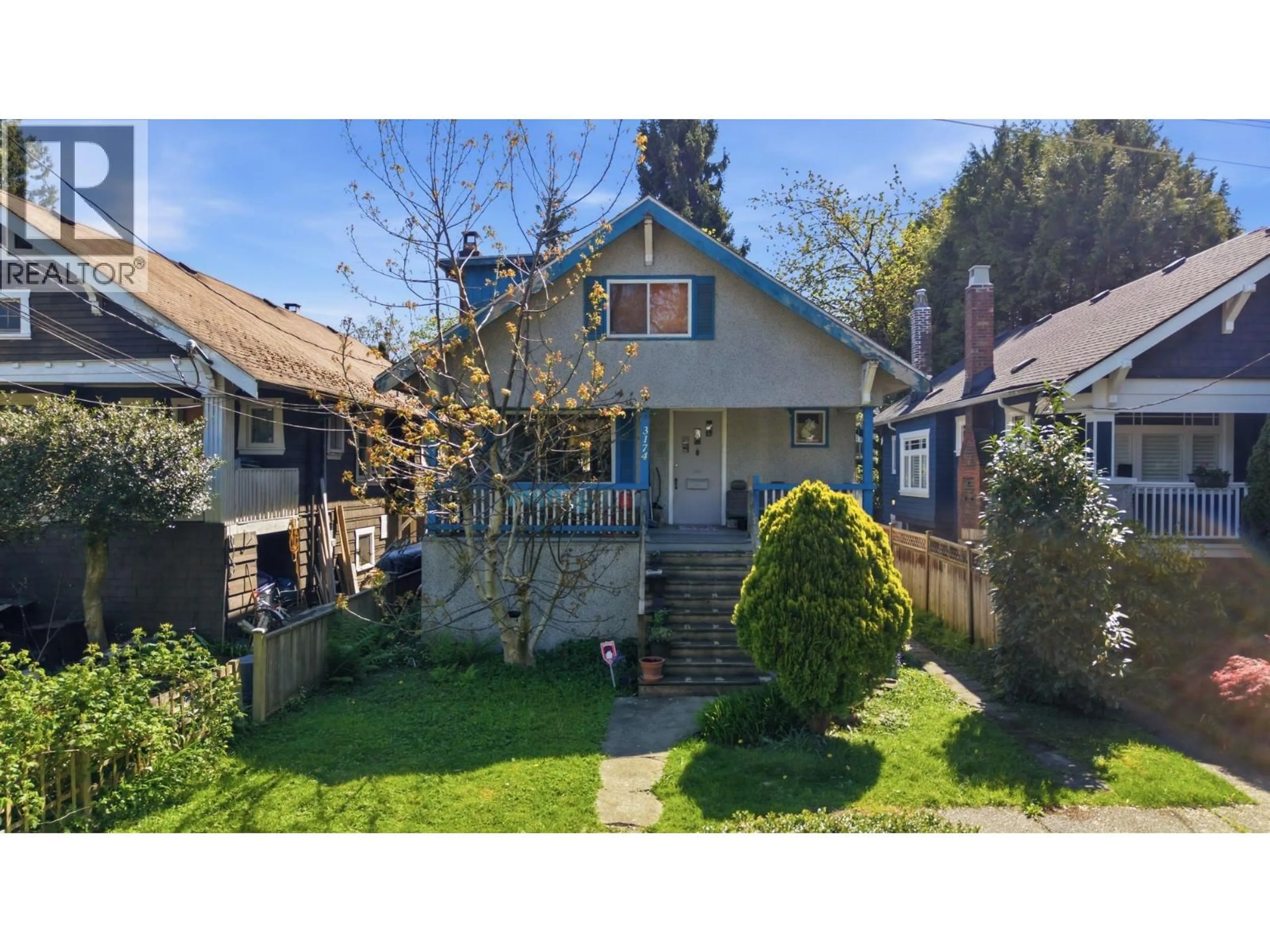 A pic from outside/outdoor area/front of a property/back of a property/a pic from drone, street for 3174 5TH AVENUE, Vancouver British Columbia V6K1V2