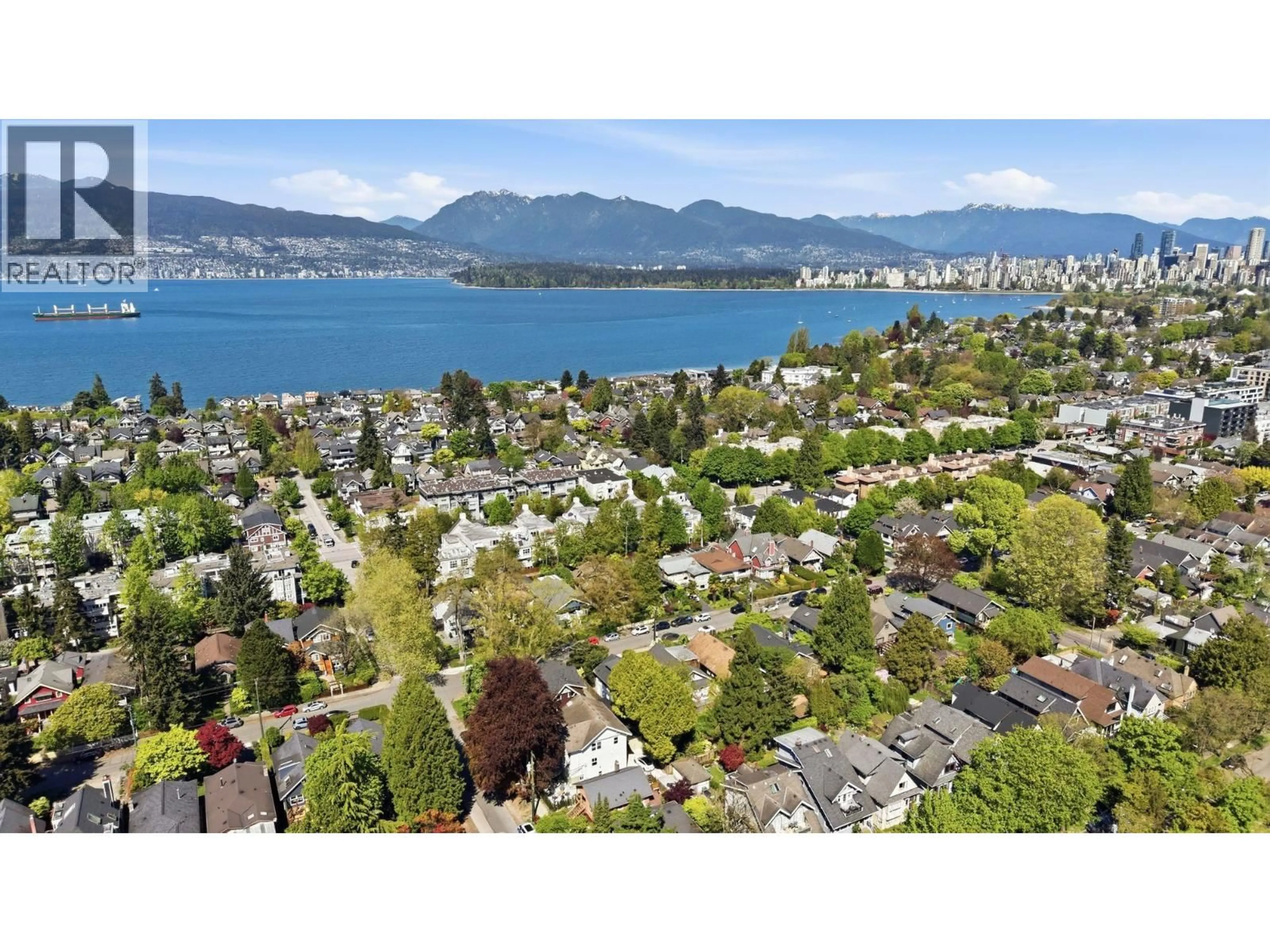 A pic from outside/outdoor area/front of a property/back of a property/a pic from drone, water/lake/river/ocean view for 3174 5TH AVENUE, Vancouver British Columbia V6K1V2