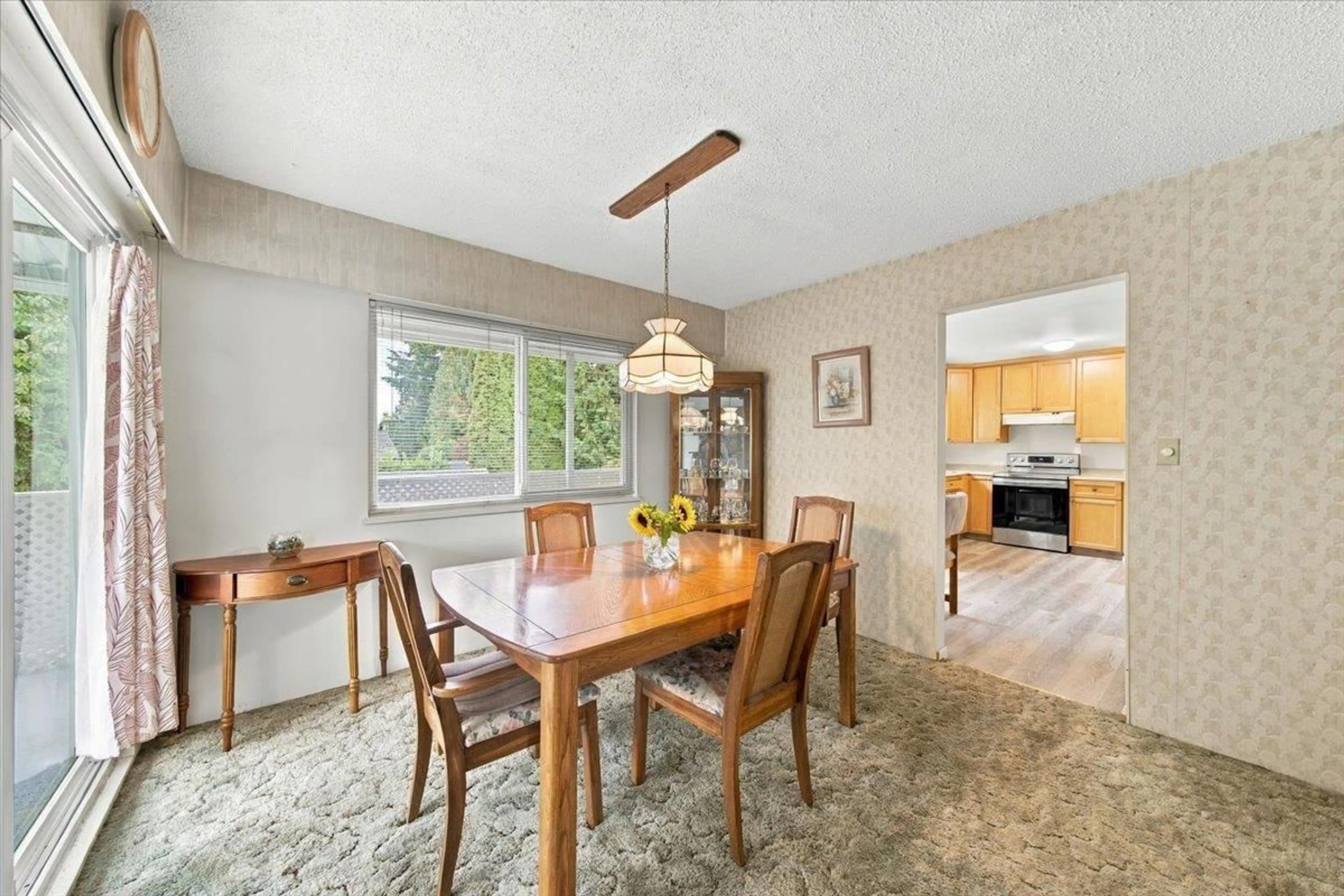 Dining room, unknown for 14790 55 AVENUE, Surrey British Columbia V3S1A9