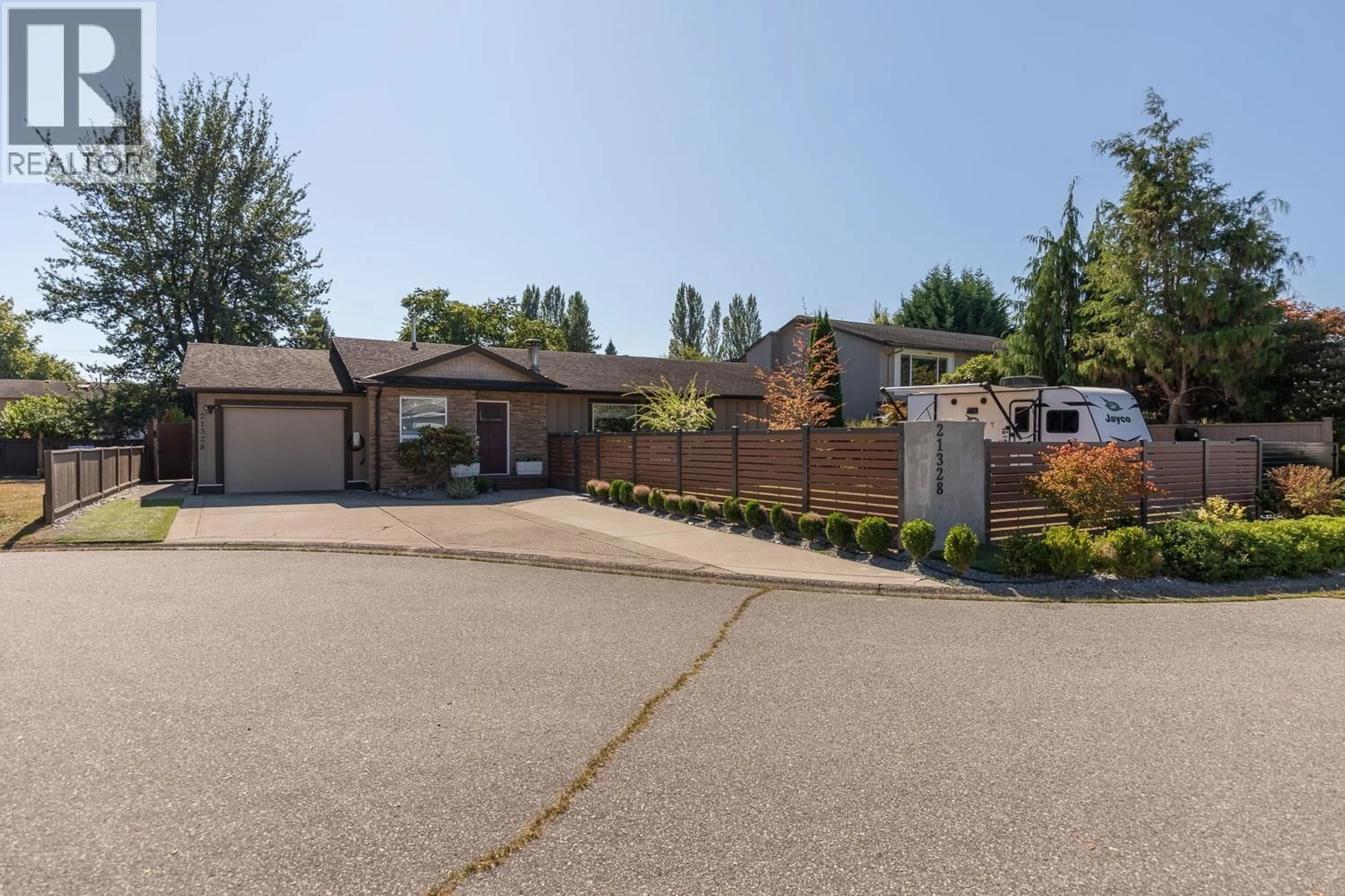 A pic from outside/outdoor area/front of a property/back of a property/a pic from drone, street for 21328 CAMPBELL AVENUE, Maple Ridge British Columbia V2X7G6