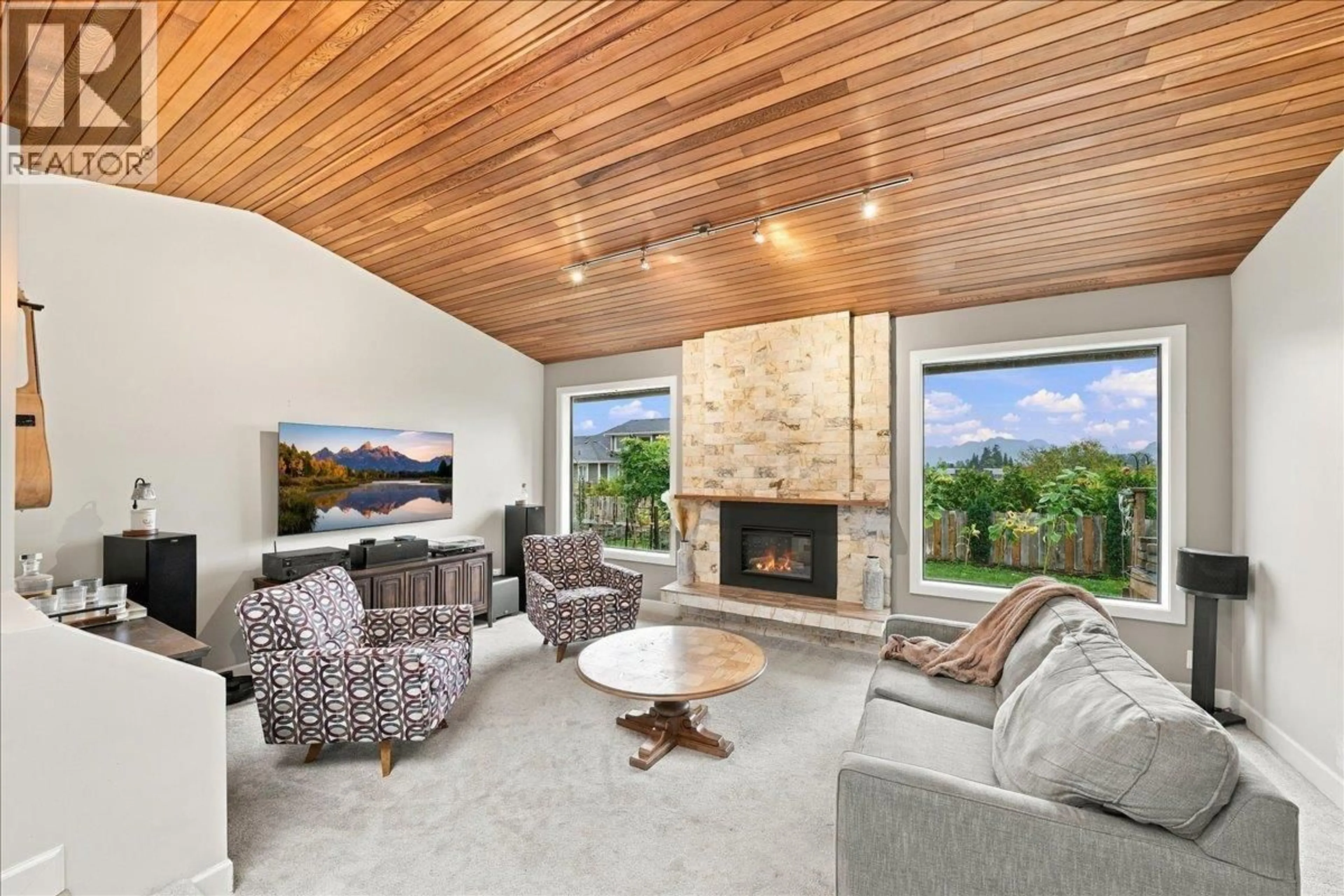 Living room with furniture, unknown for 12461 MEADOW BROOK PLACE, Maple Ridge British Columbia V4R2H6